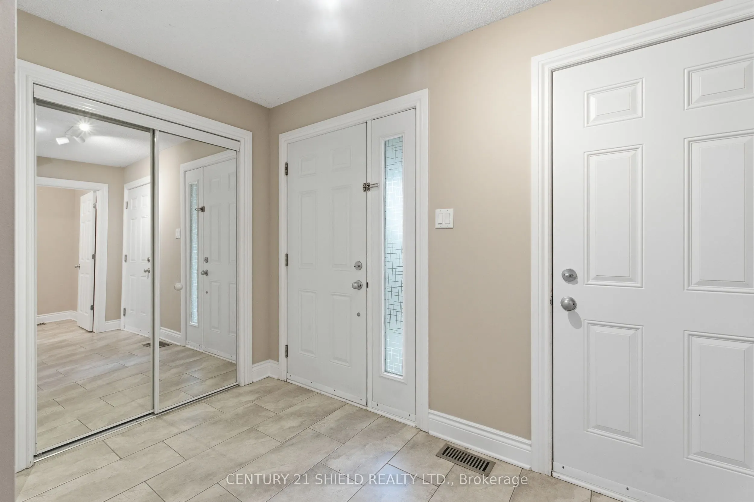 1140 CLEMENT Court
