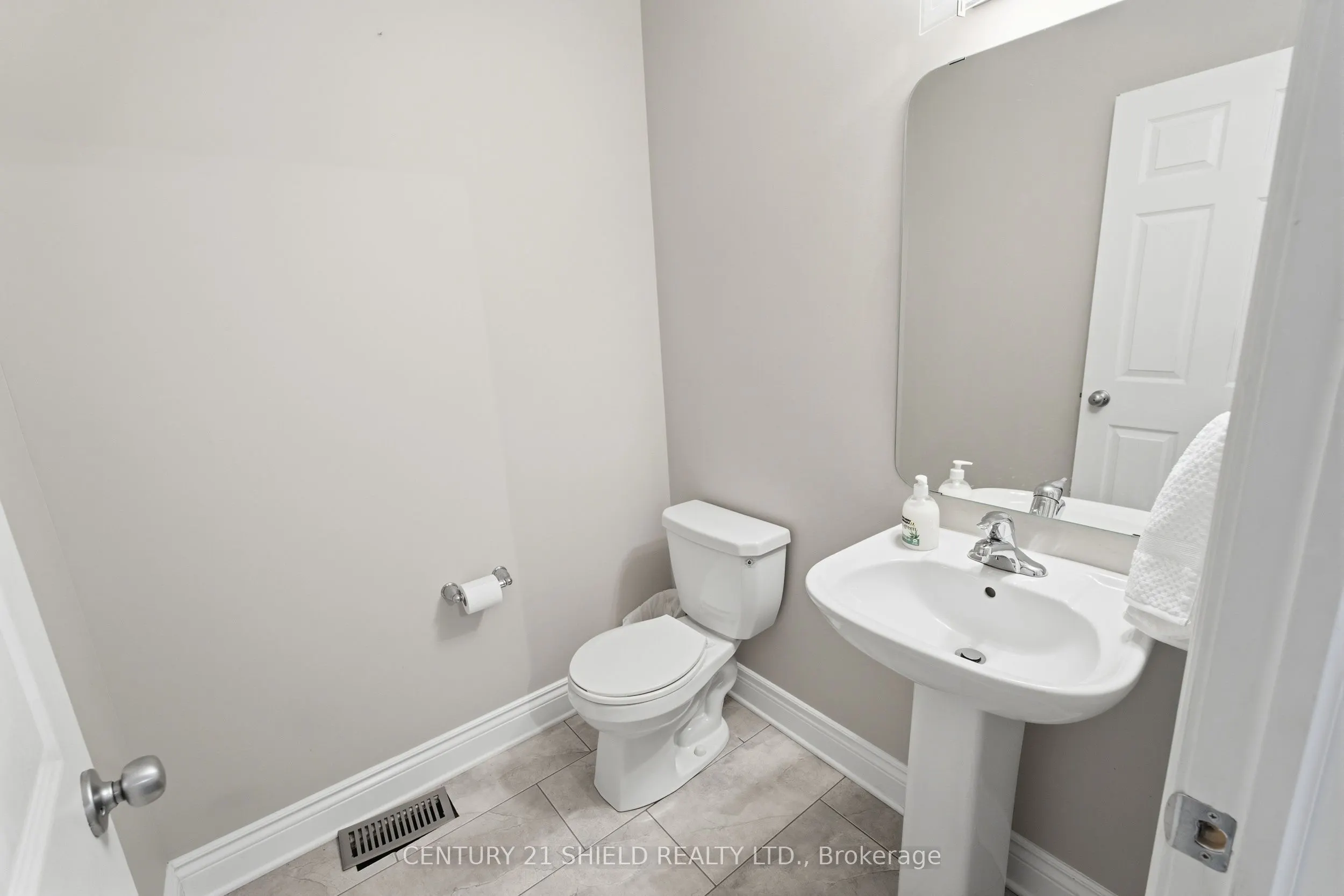 1140 CLEMENT Court