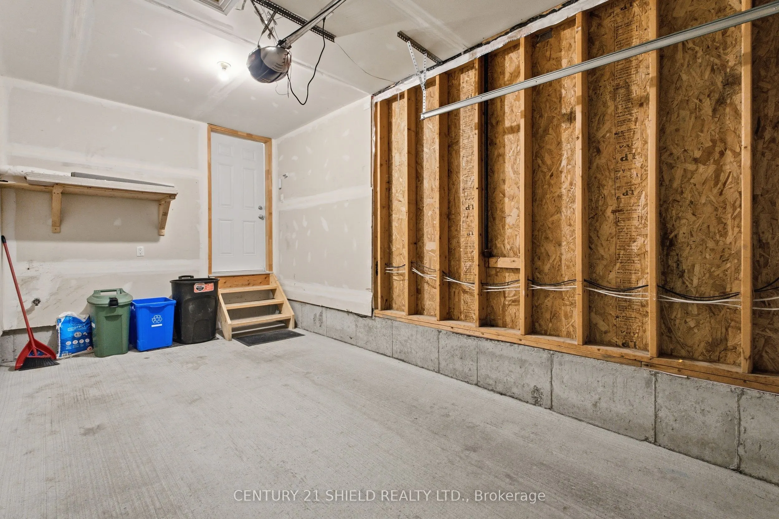 1140 CLEMENT Court