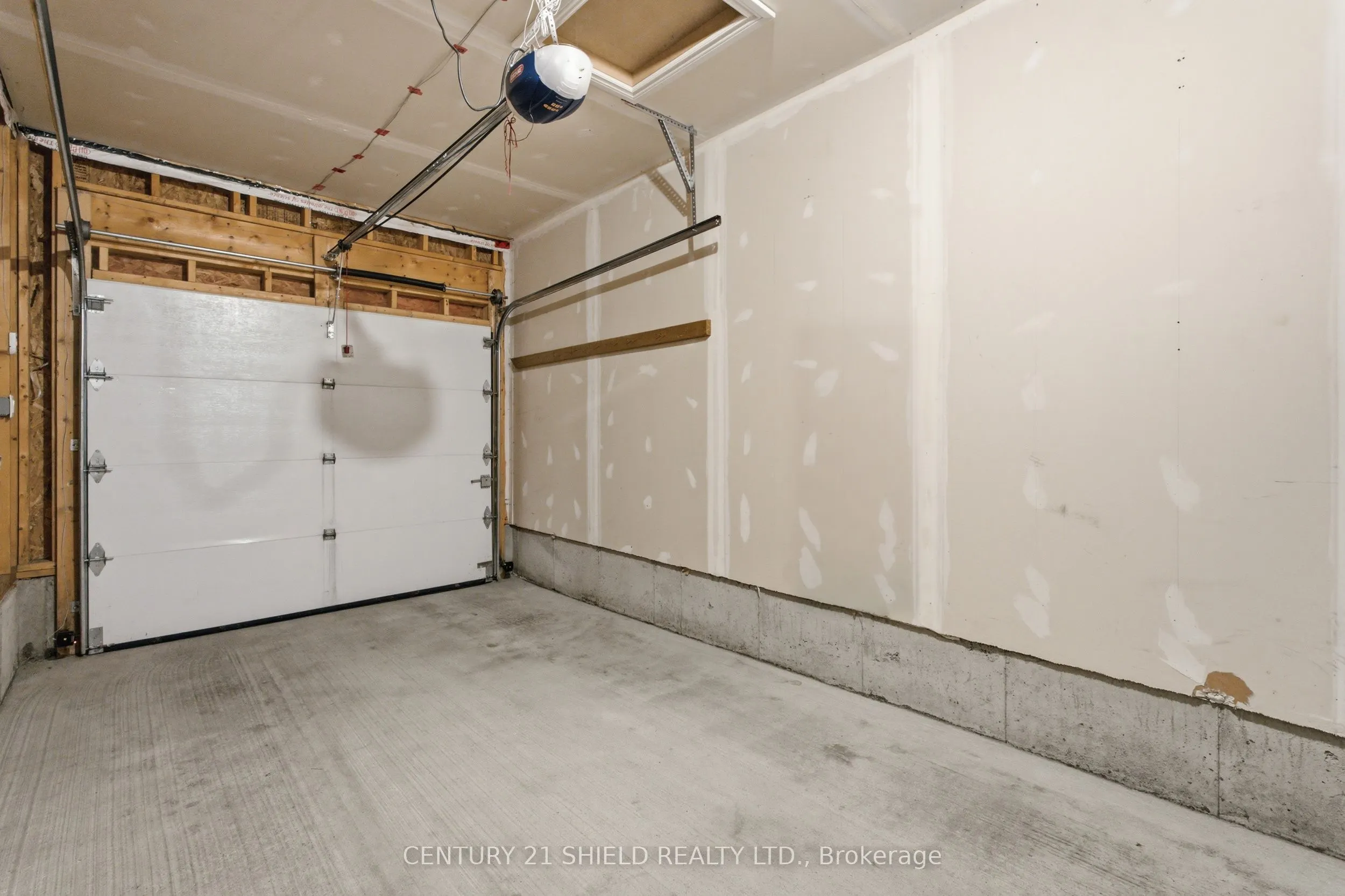 1140 CLEMENT Court