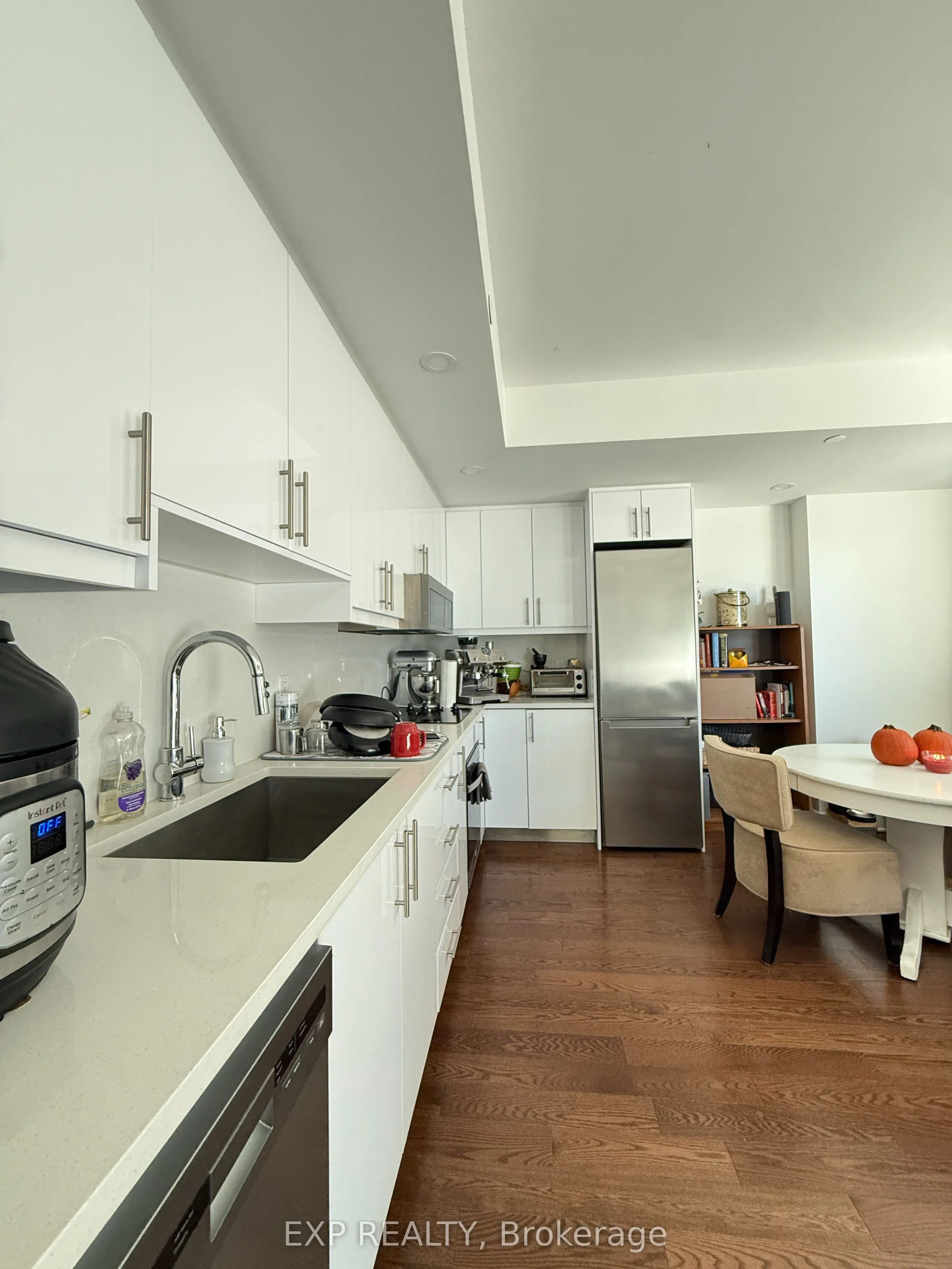 180 George Street #1001