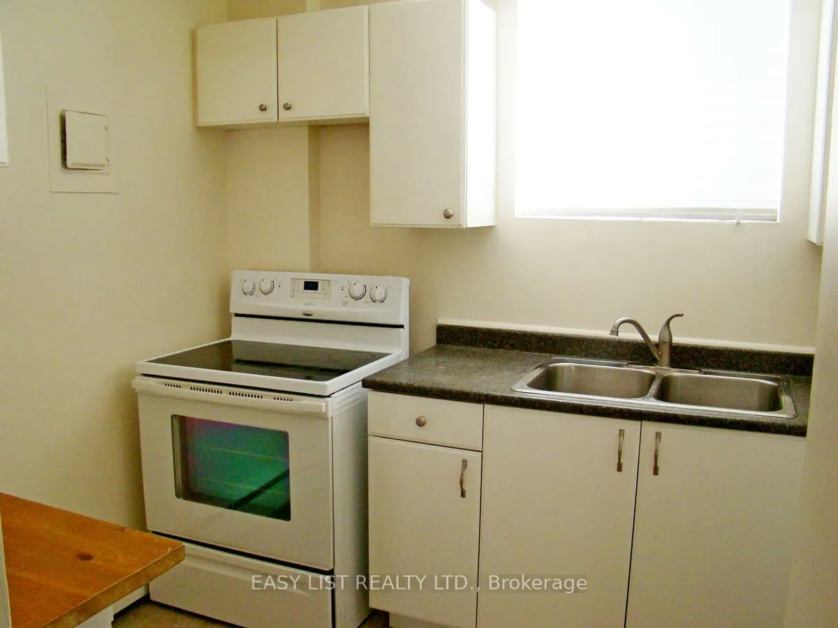 8650 Wyandotte Street E #27