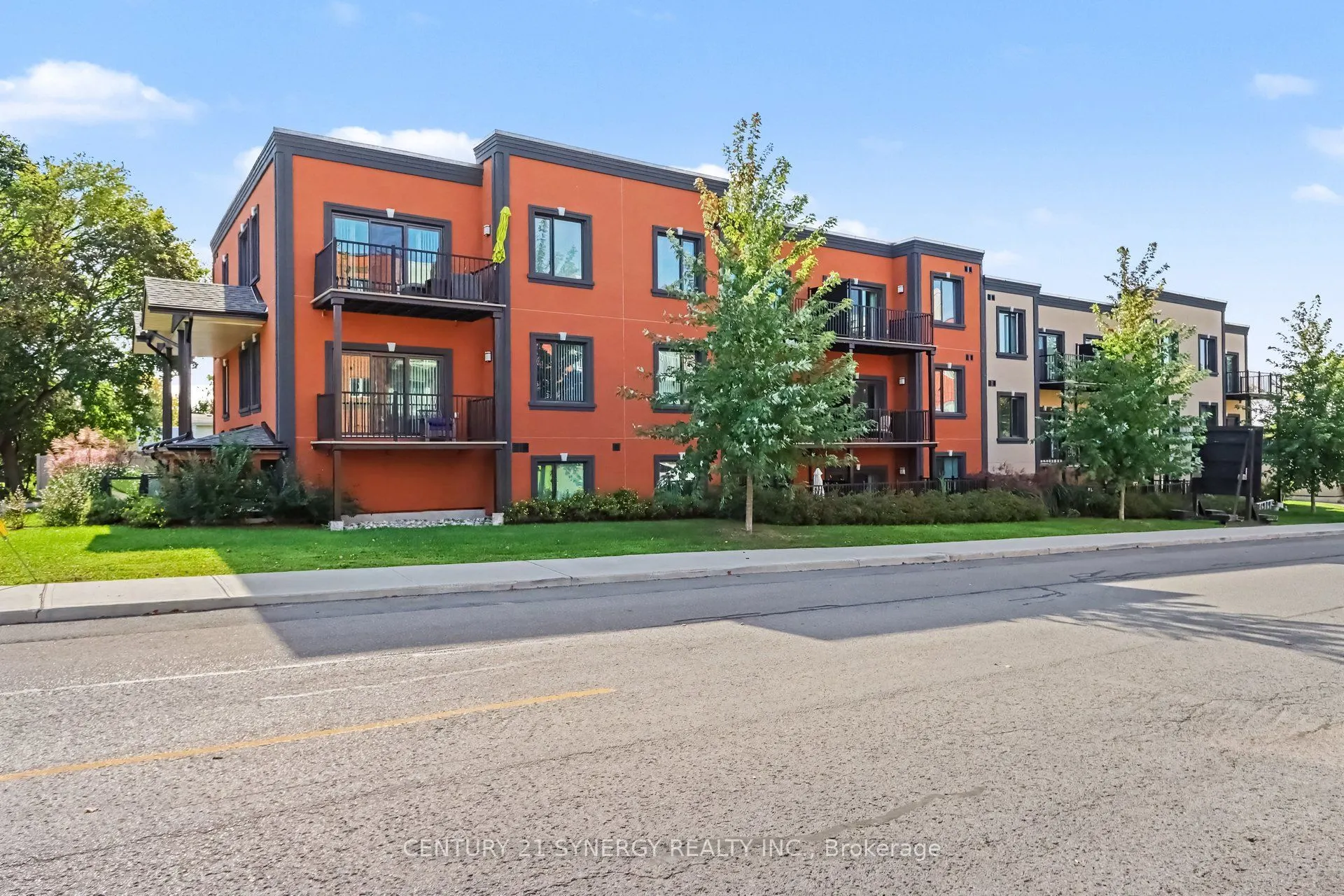40 McGill Street S #2E