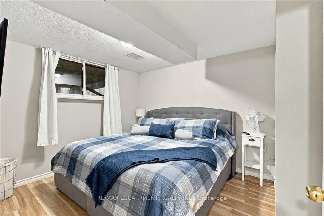 12 Glamis Court