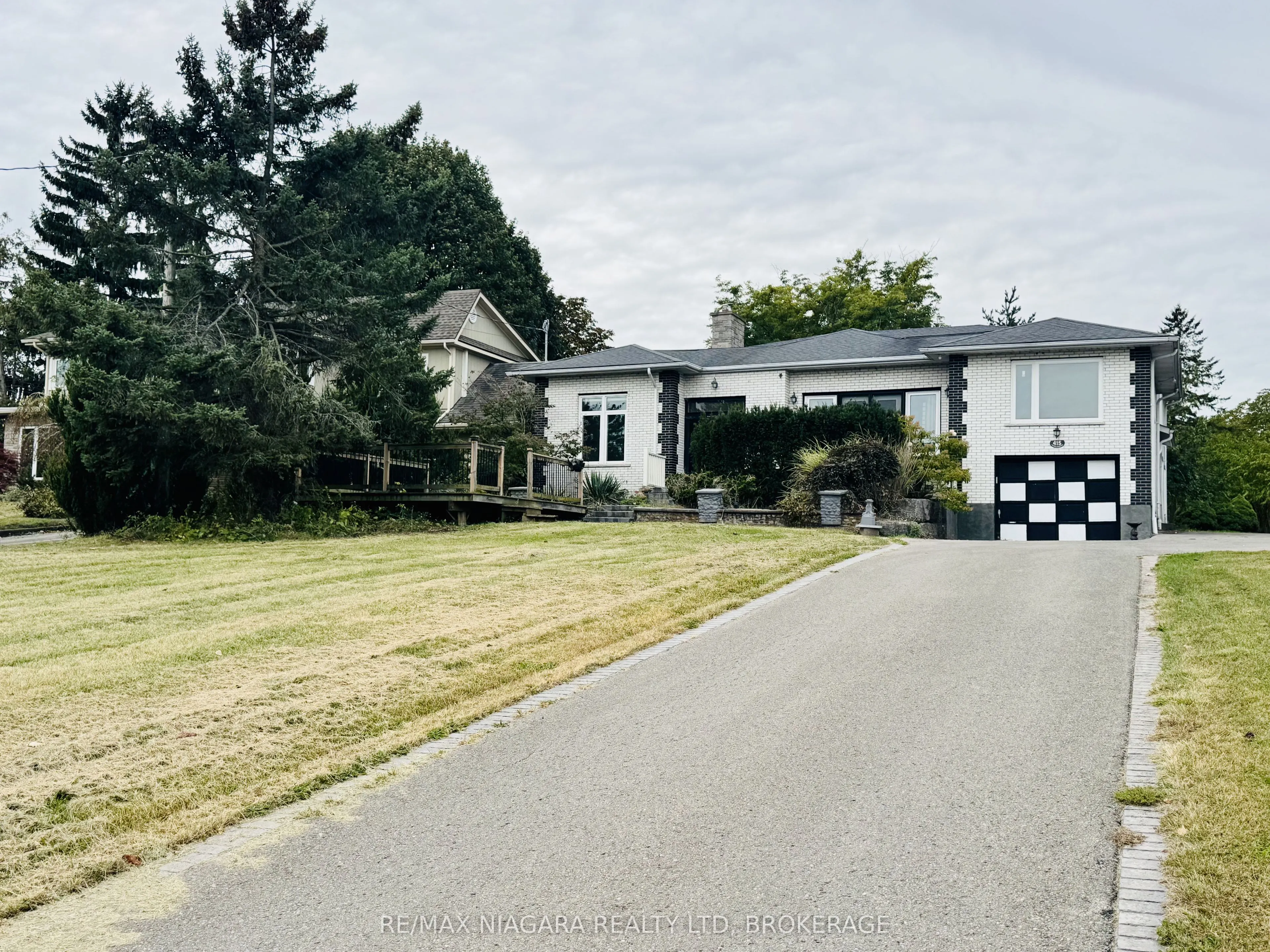 415 Niagara Boulevard