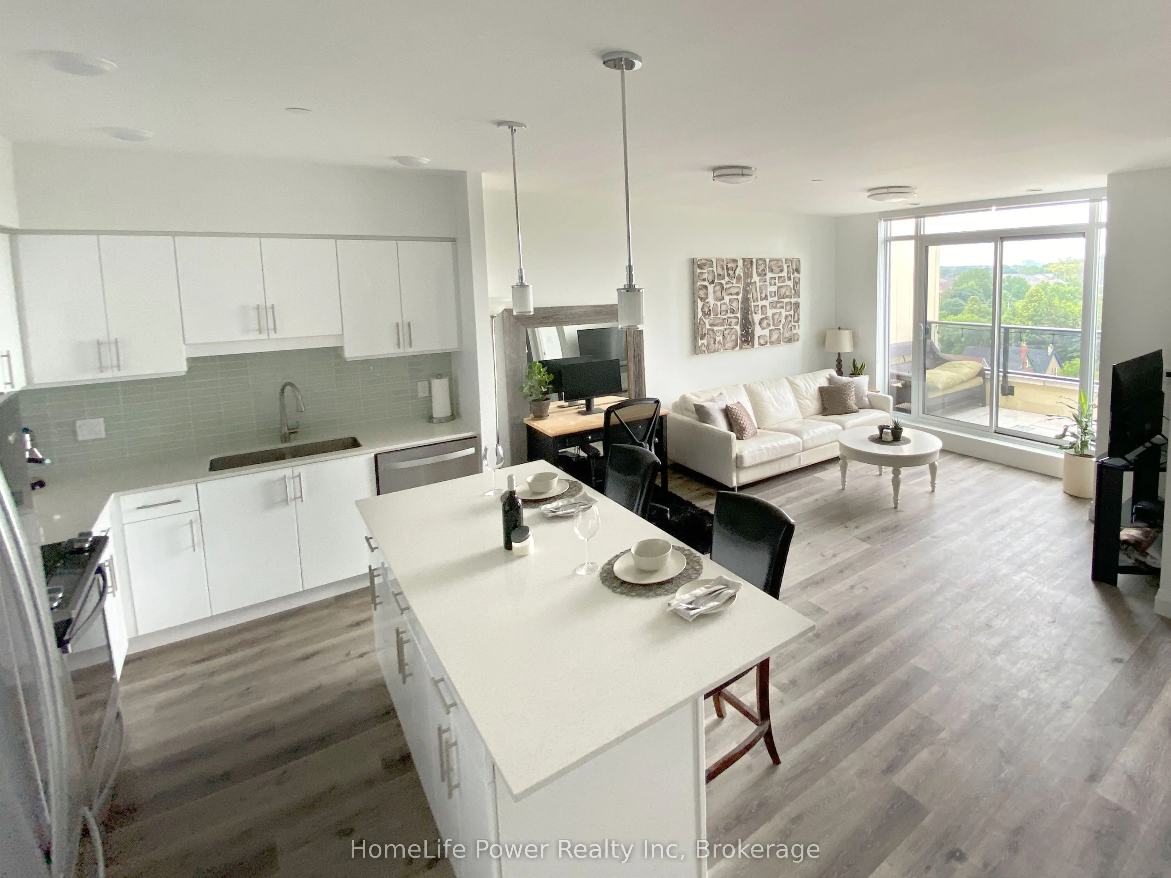 399 Queen Street S #608