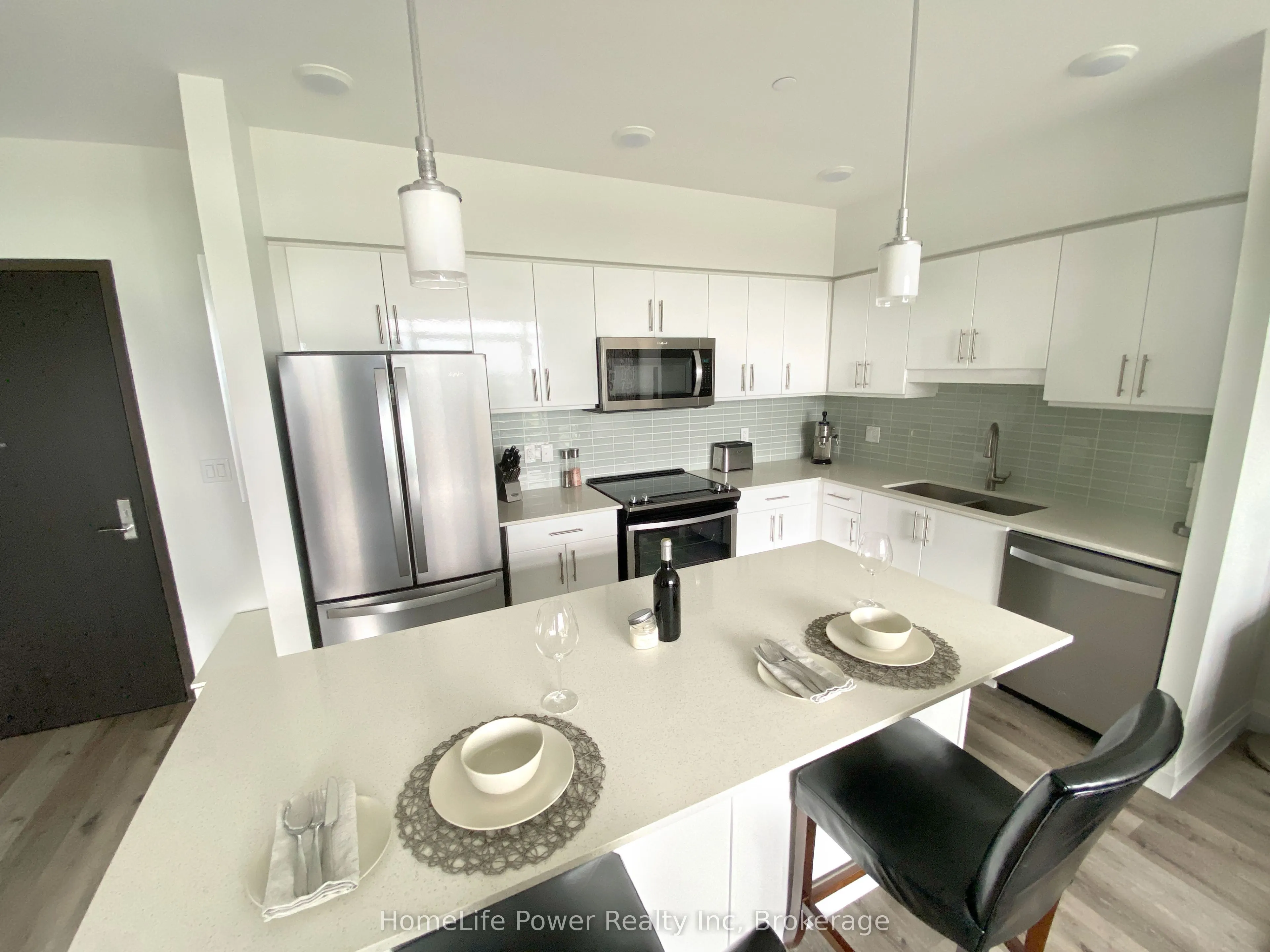 399 Queen Street S #608