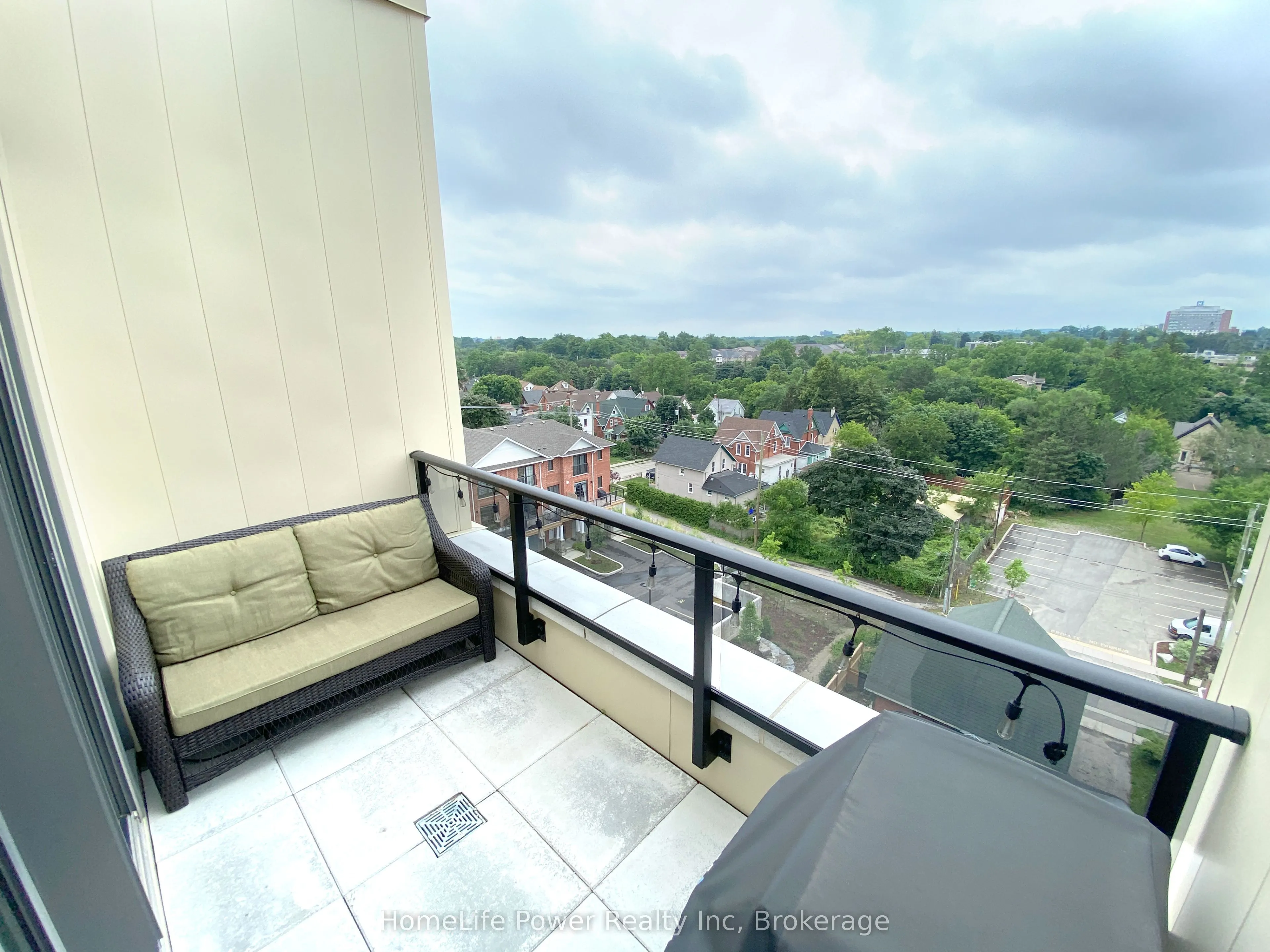 399 Queen Street S #608