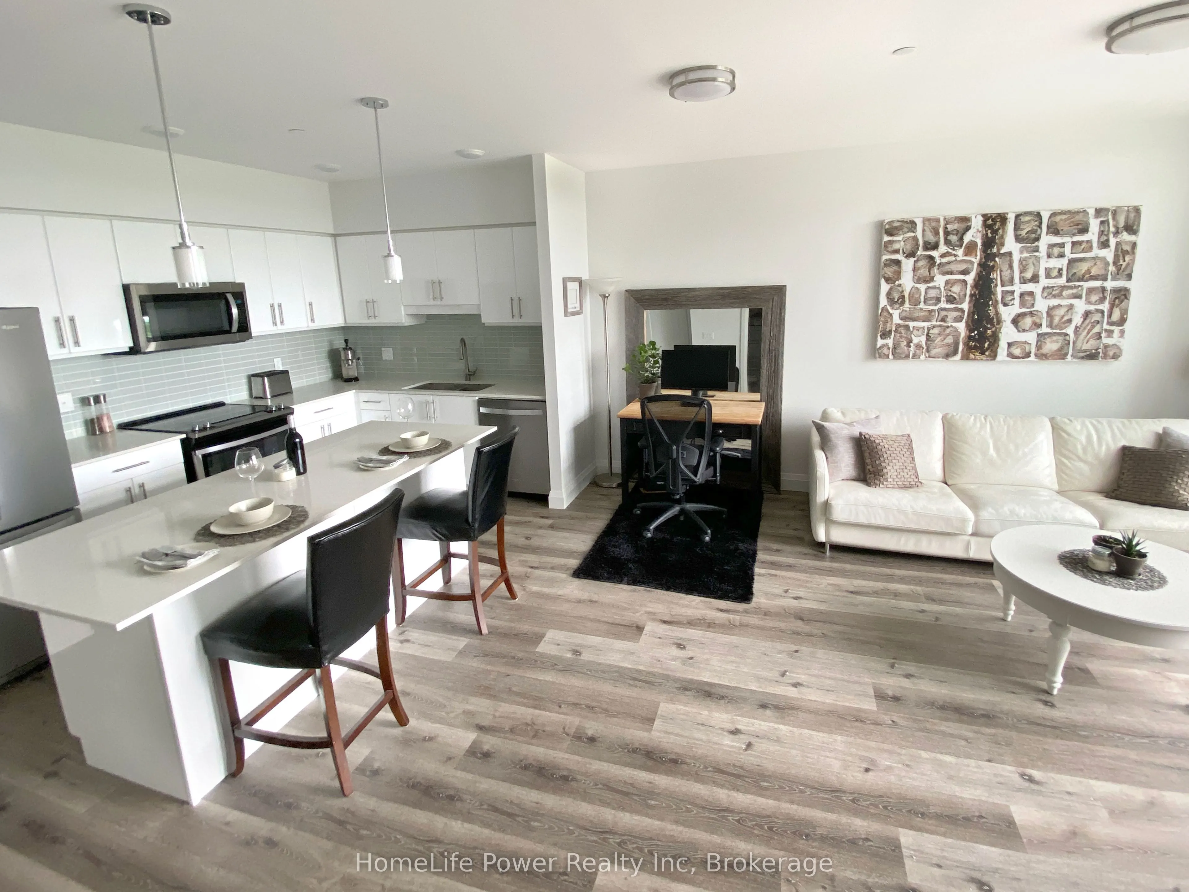 399 Queen Street S #608