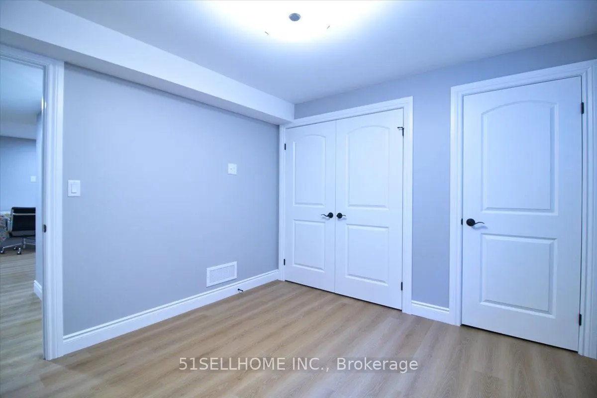 137 Brighton Place W