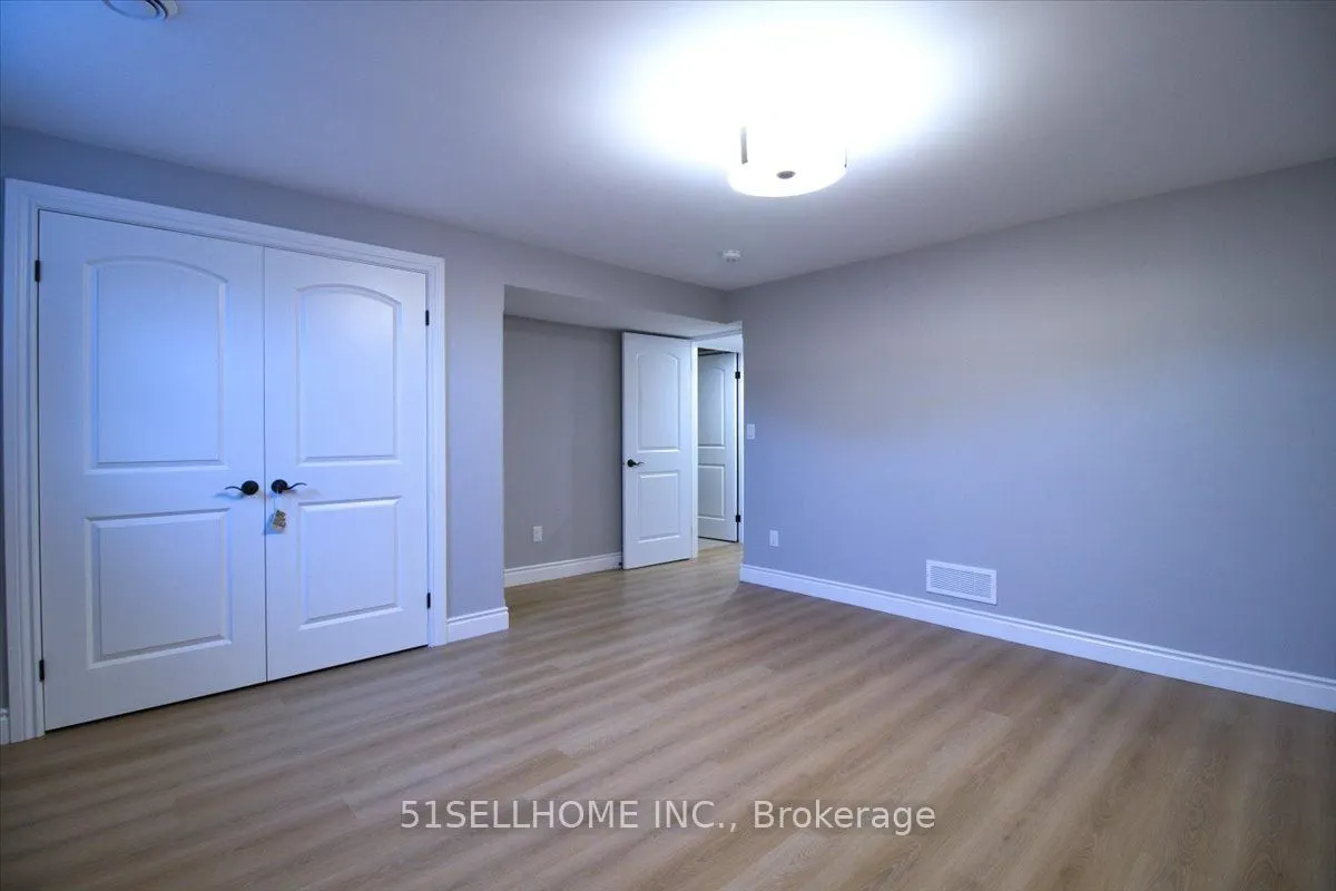 137 Brighton Place W