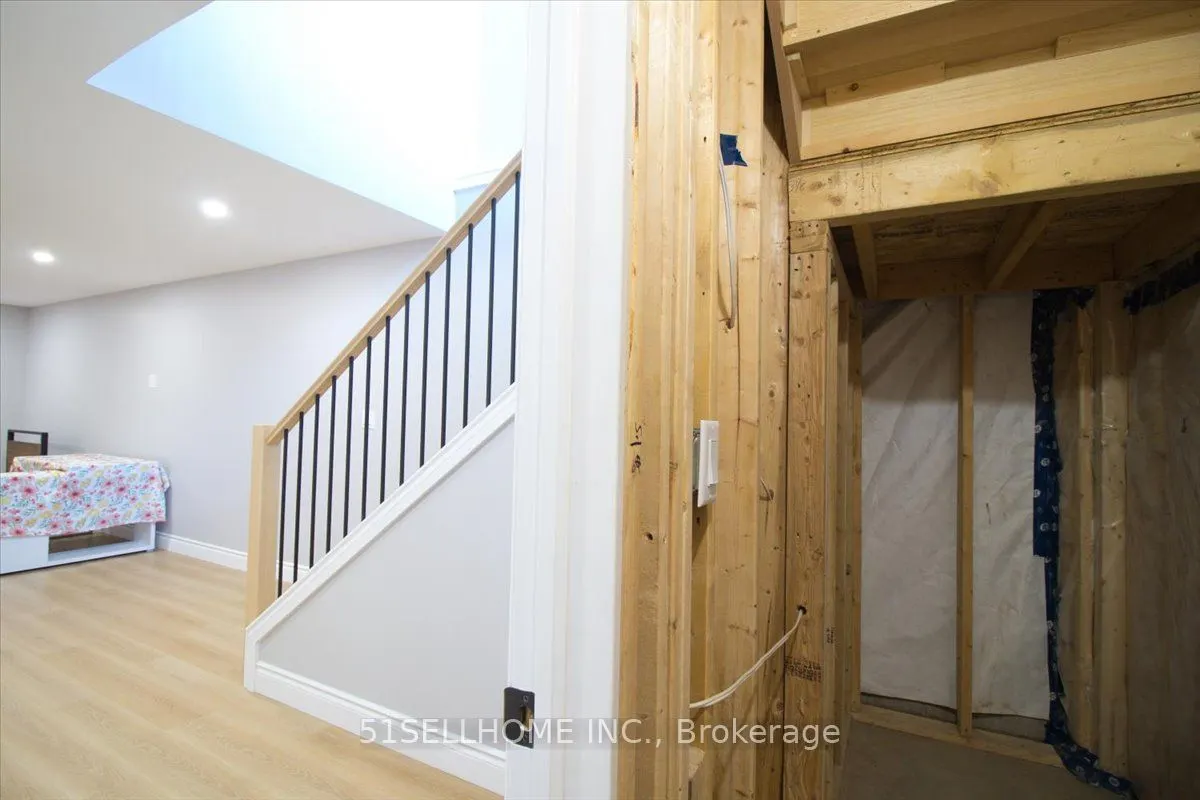 137 Brighton Place W