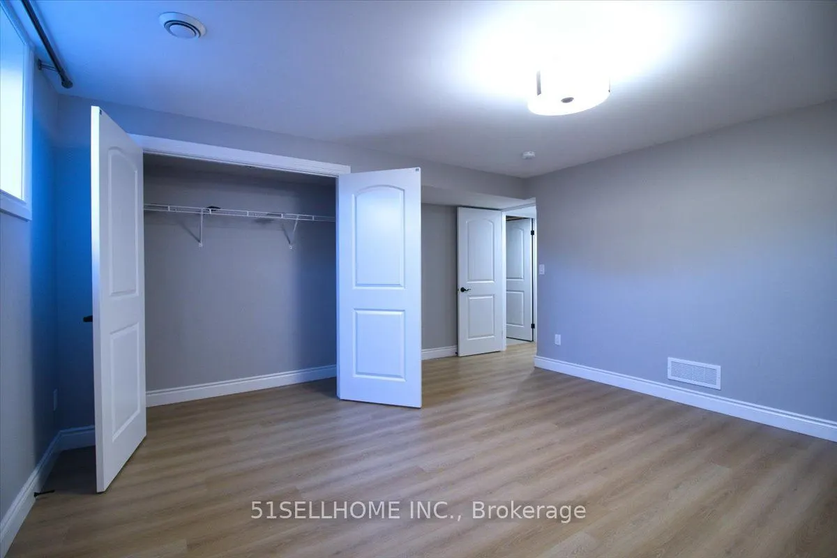 137 Brighton Place W