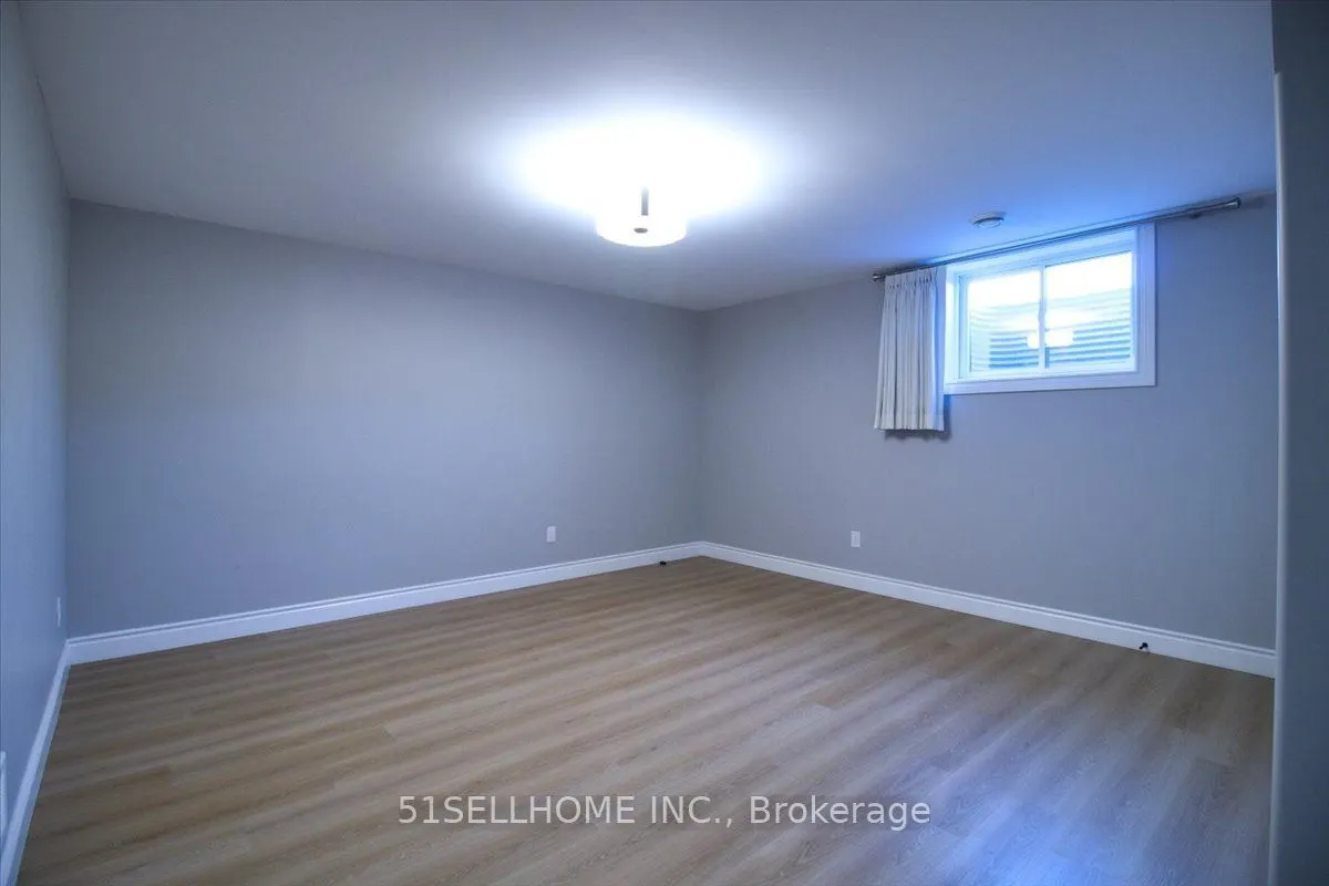 137 Brighton Place W