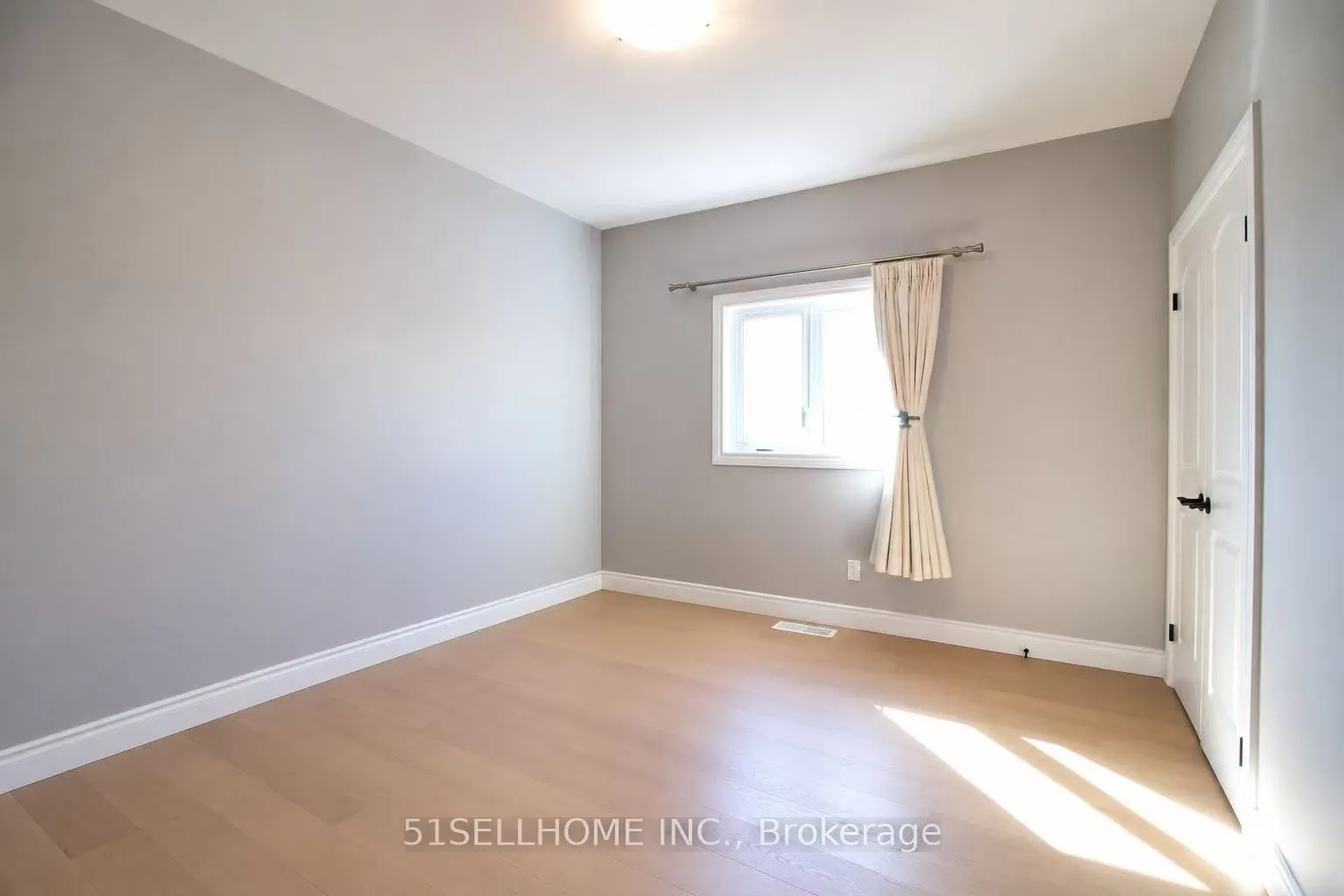 137 Brighton Place W