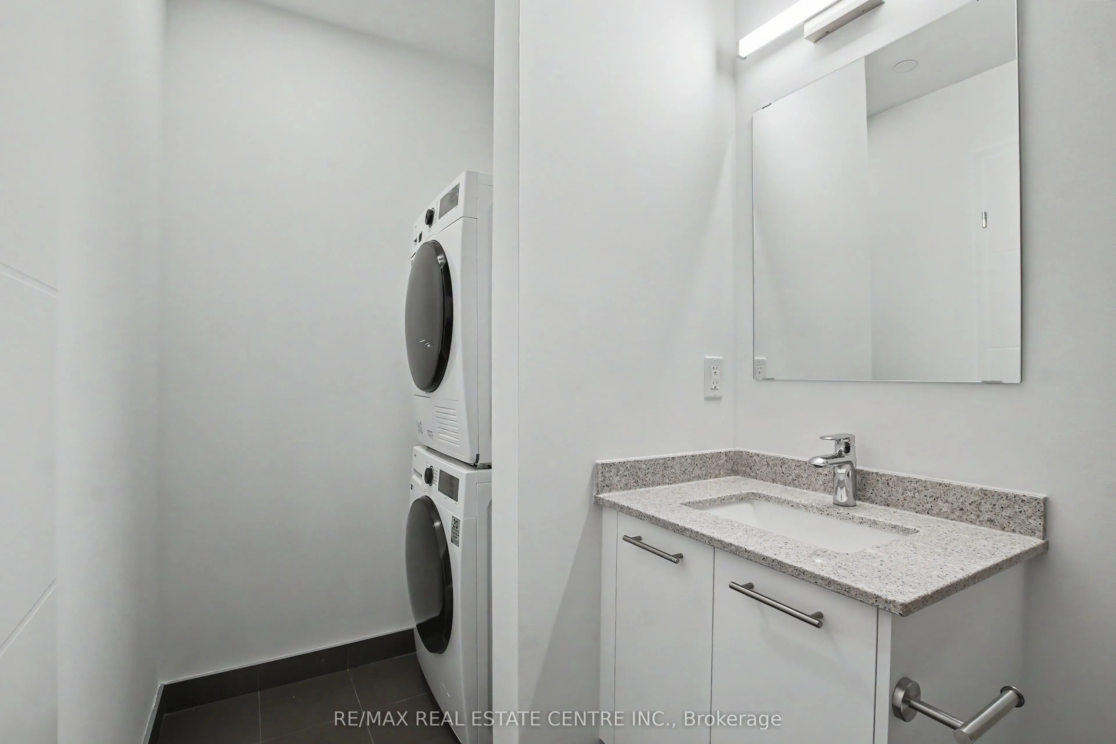 30 Francis Street S #3813