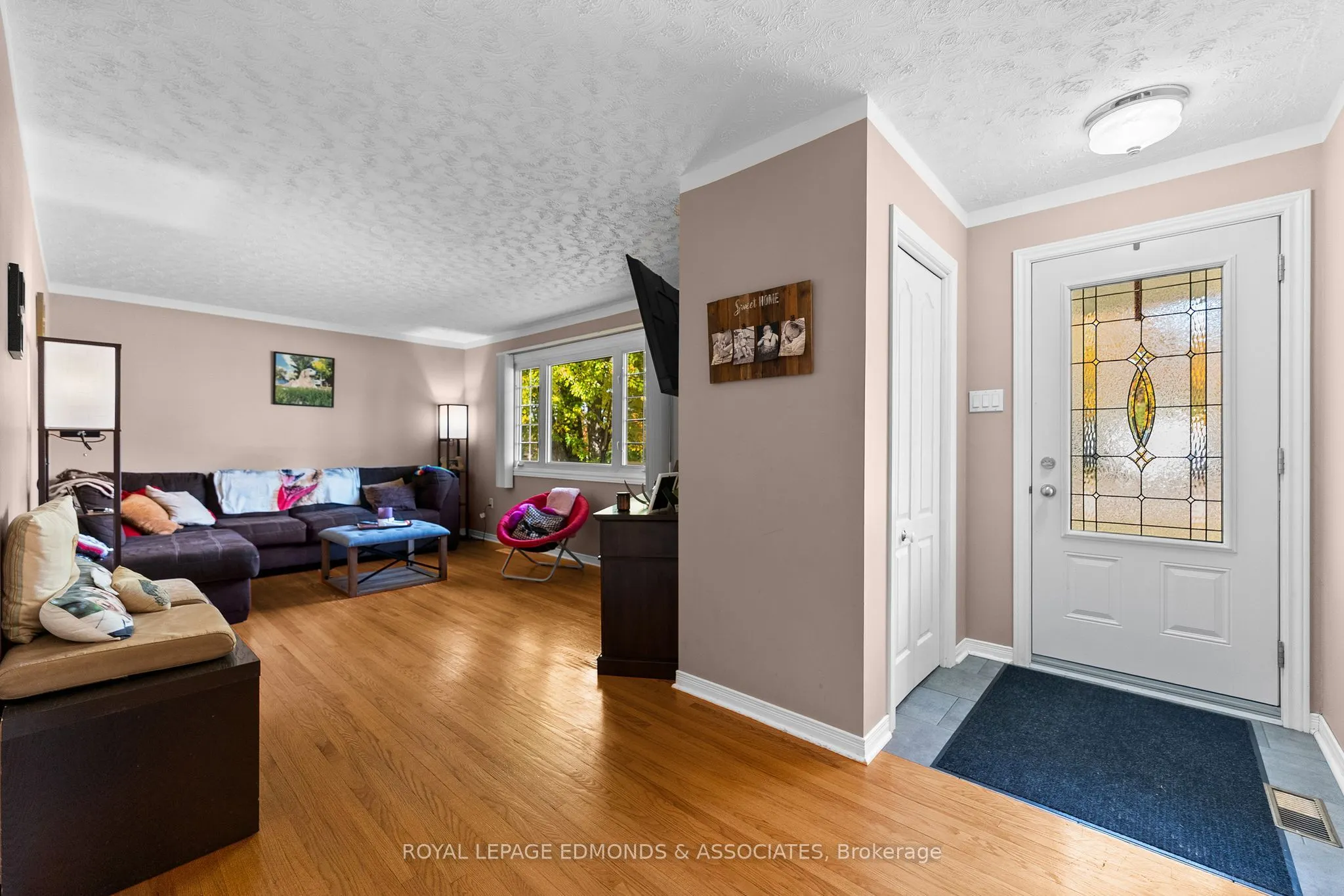 10 Sunset Crescent
