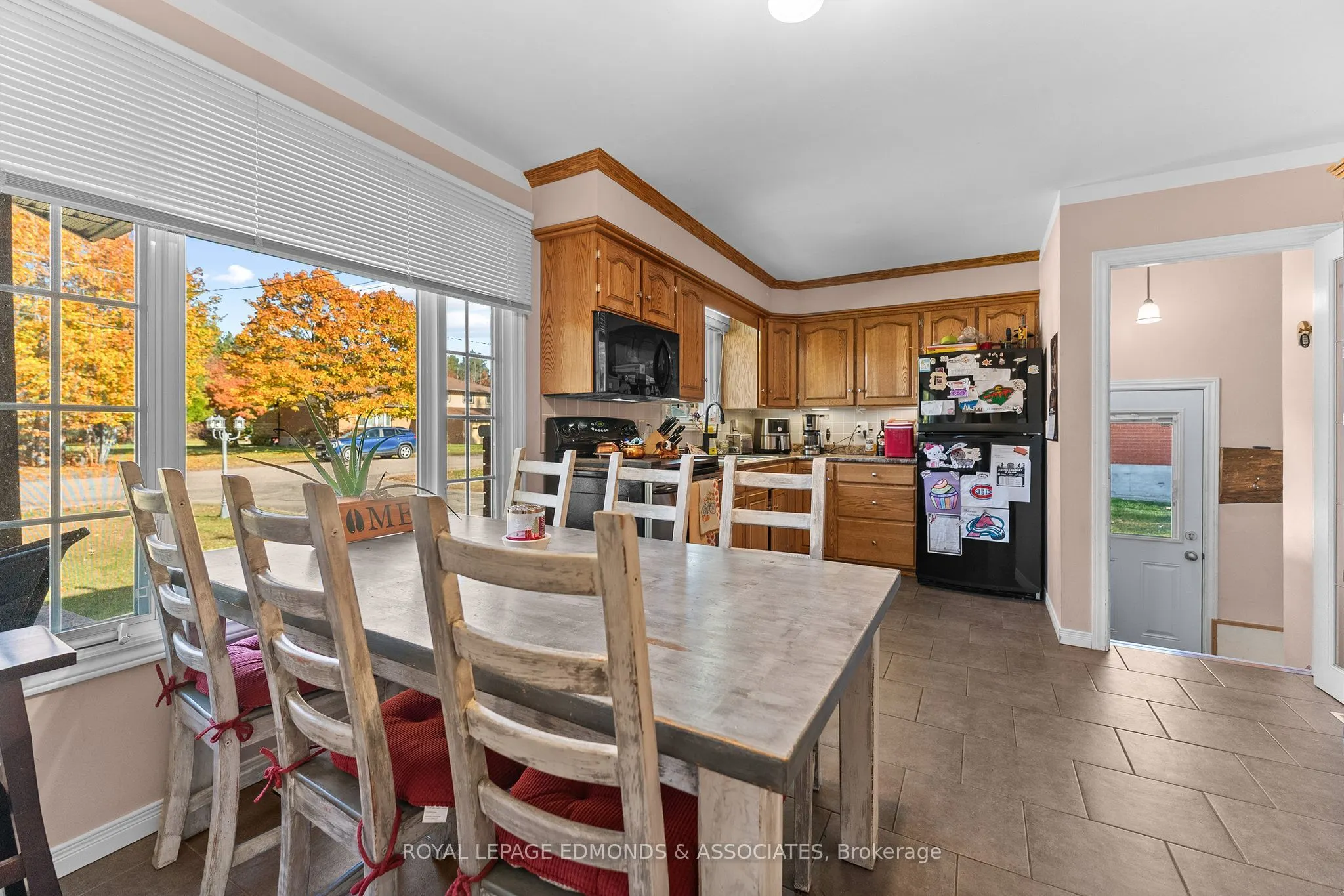 10 Sunset Crescent