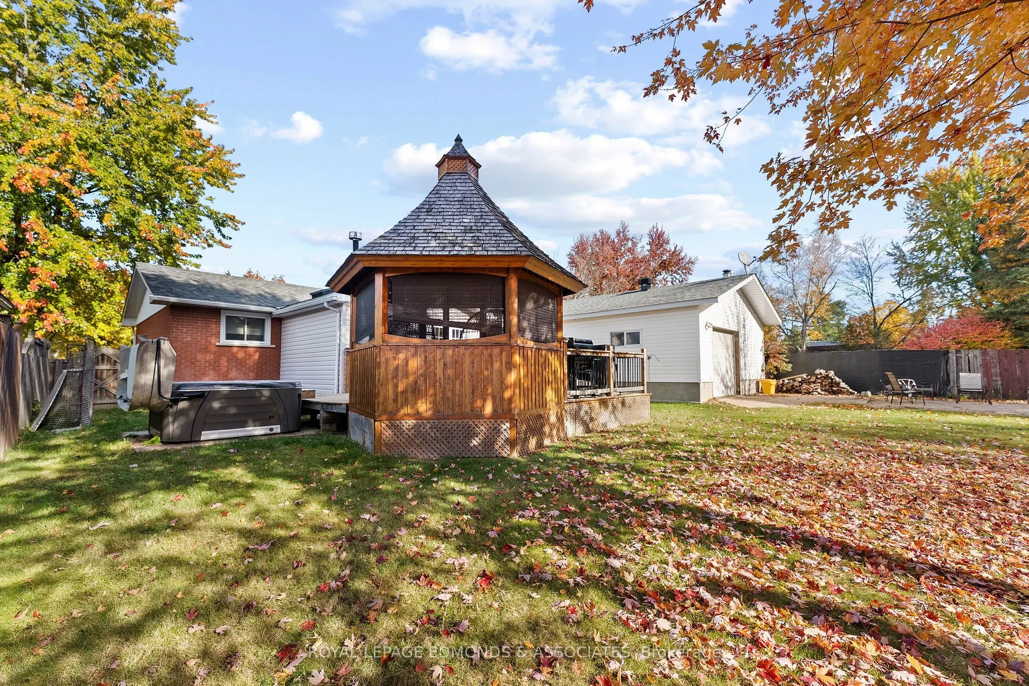 10 Sunset Crescent