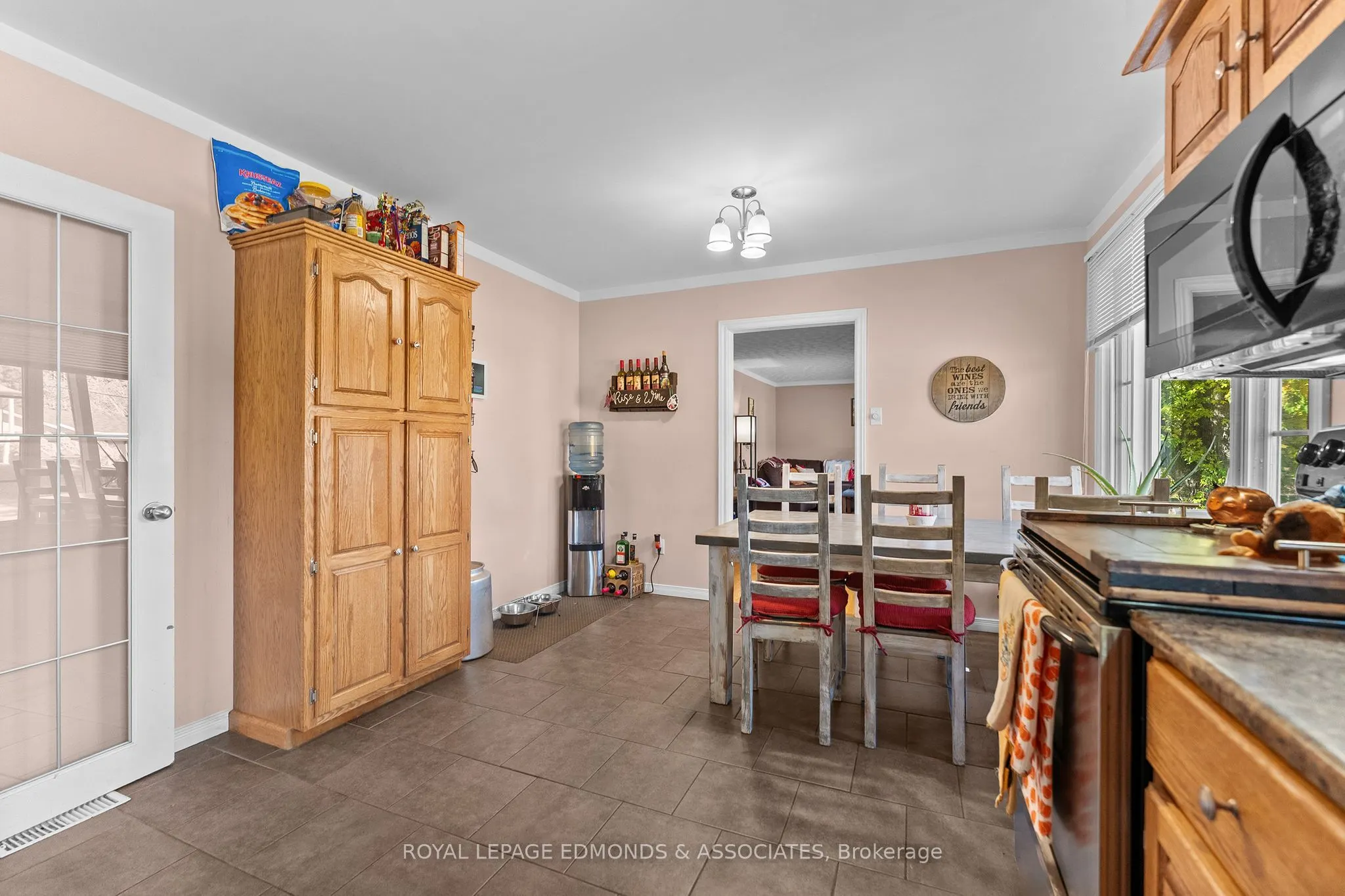 10 Sunset Crescent