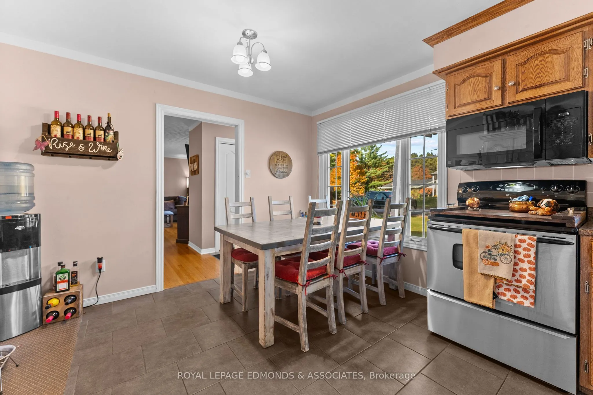 10 Sunset Crescent