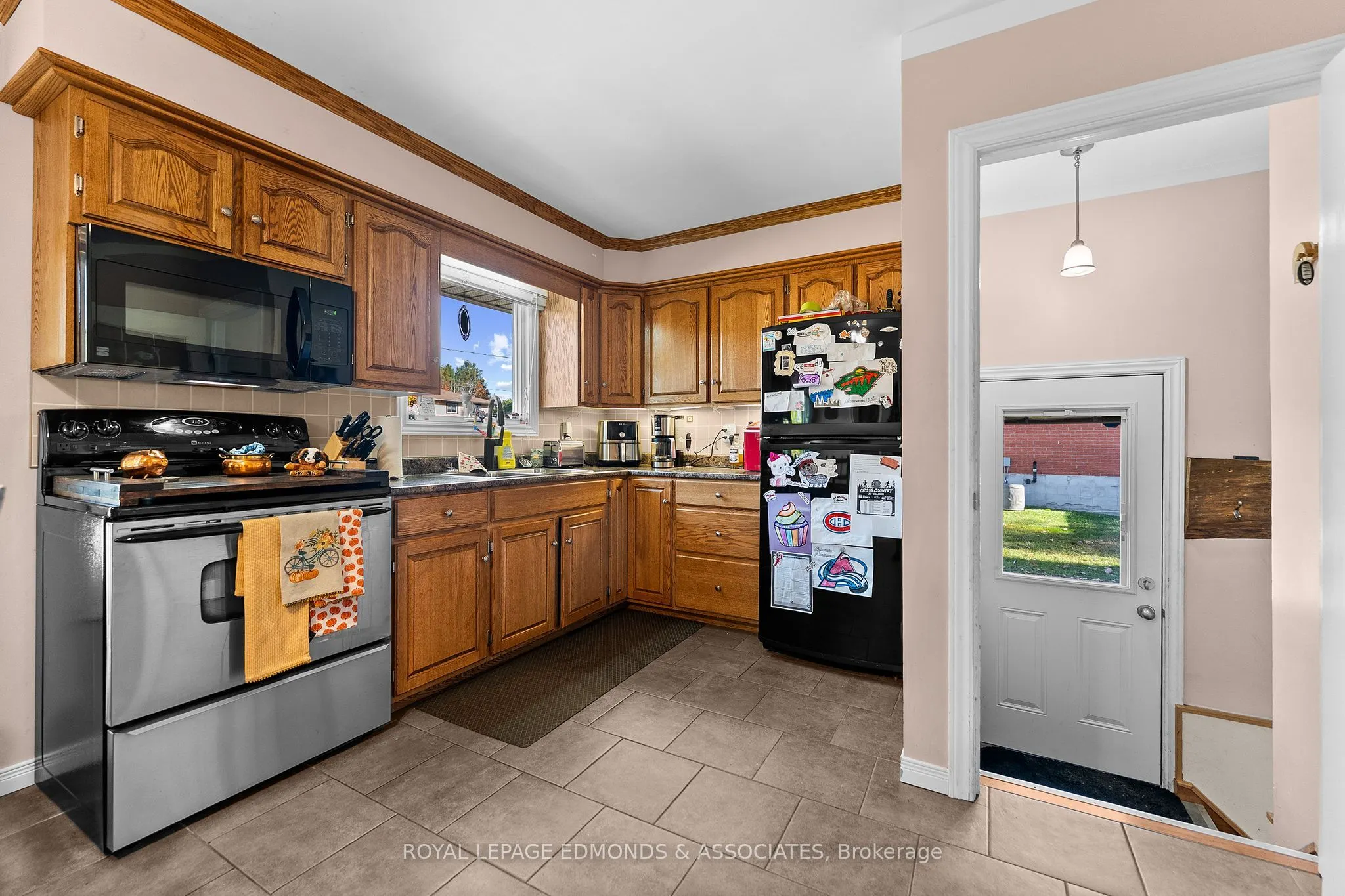 10 Sunset Crescent