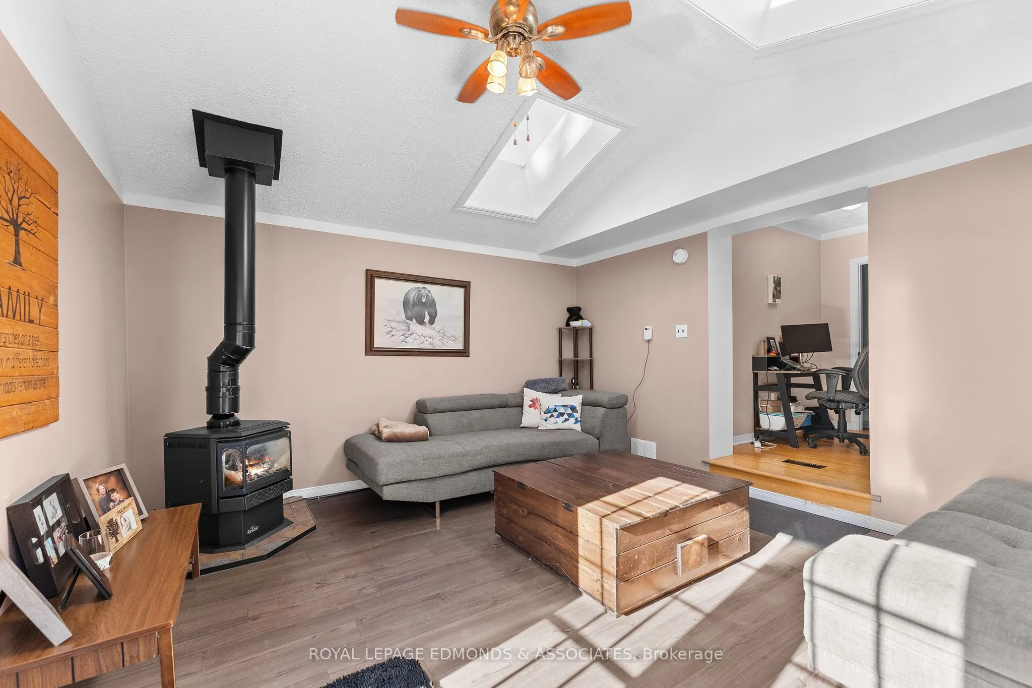 10 Sunset Crescent