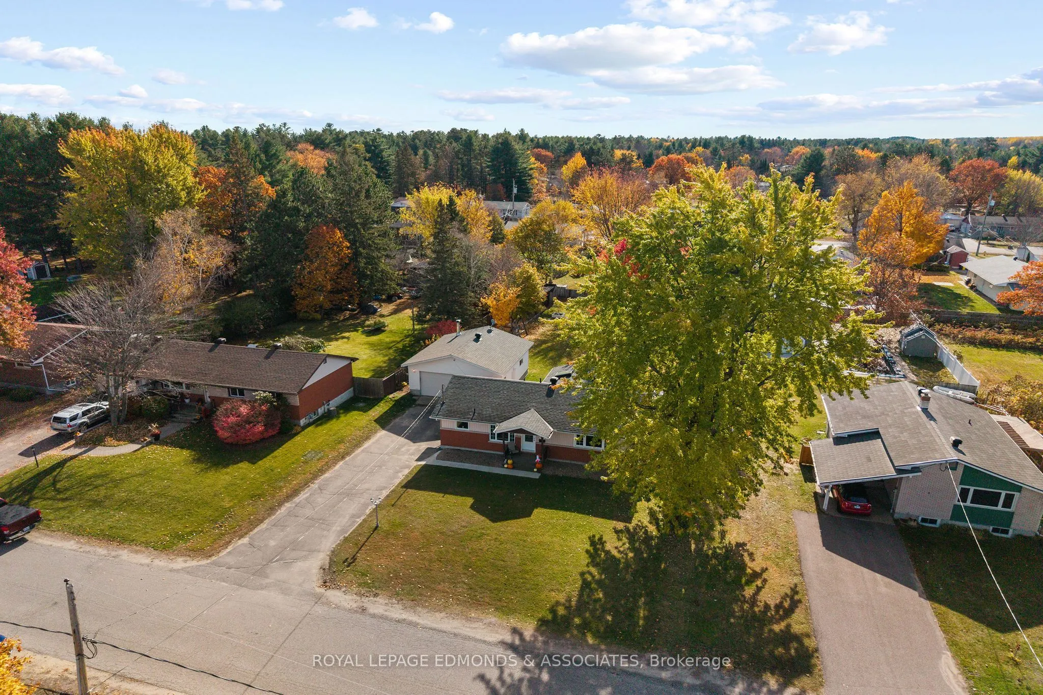 10 Sunset Crescent