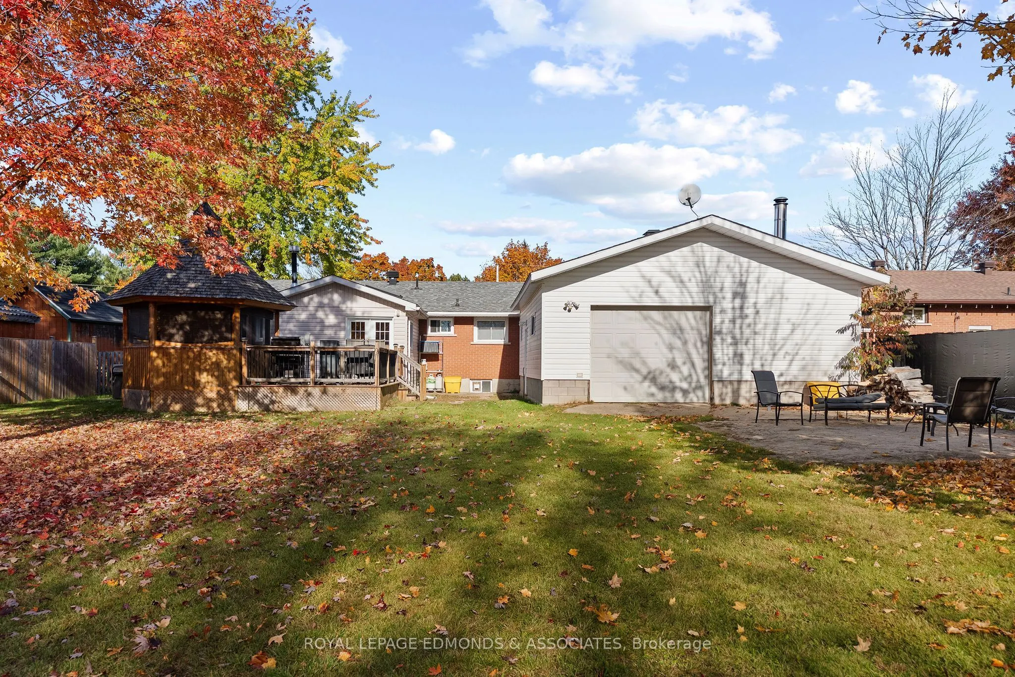 10 Sunset Crescent