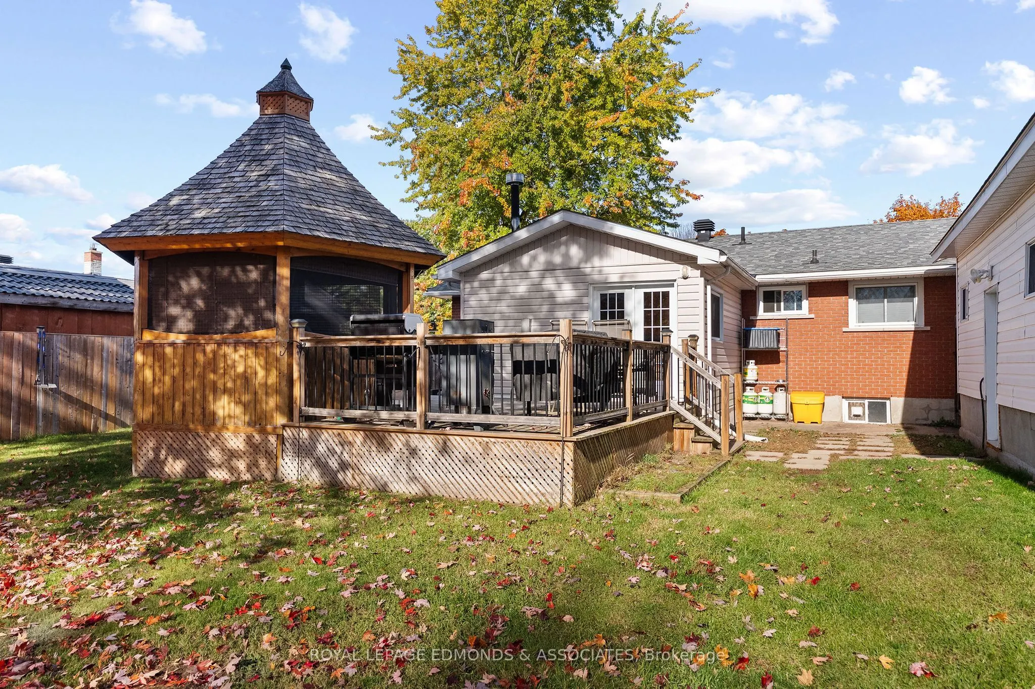 10 Sunset Crescent