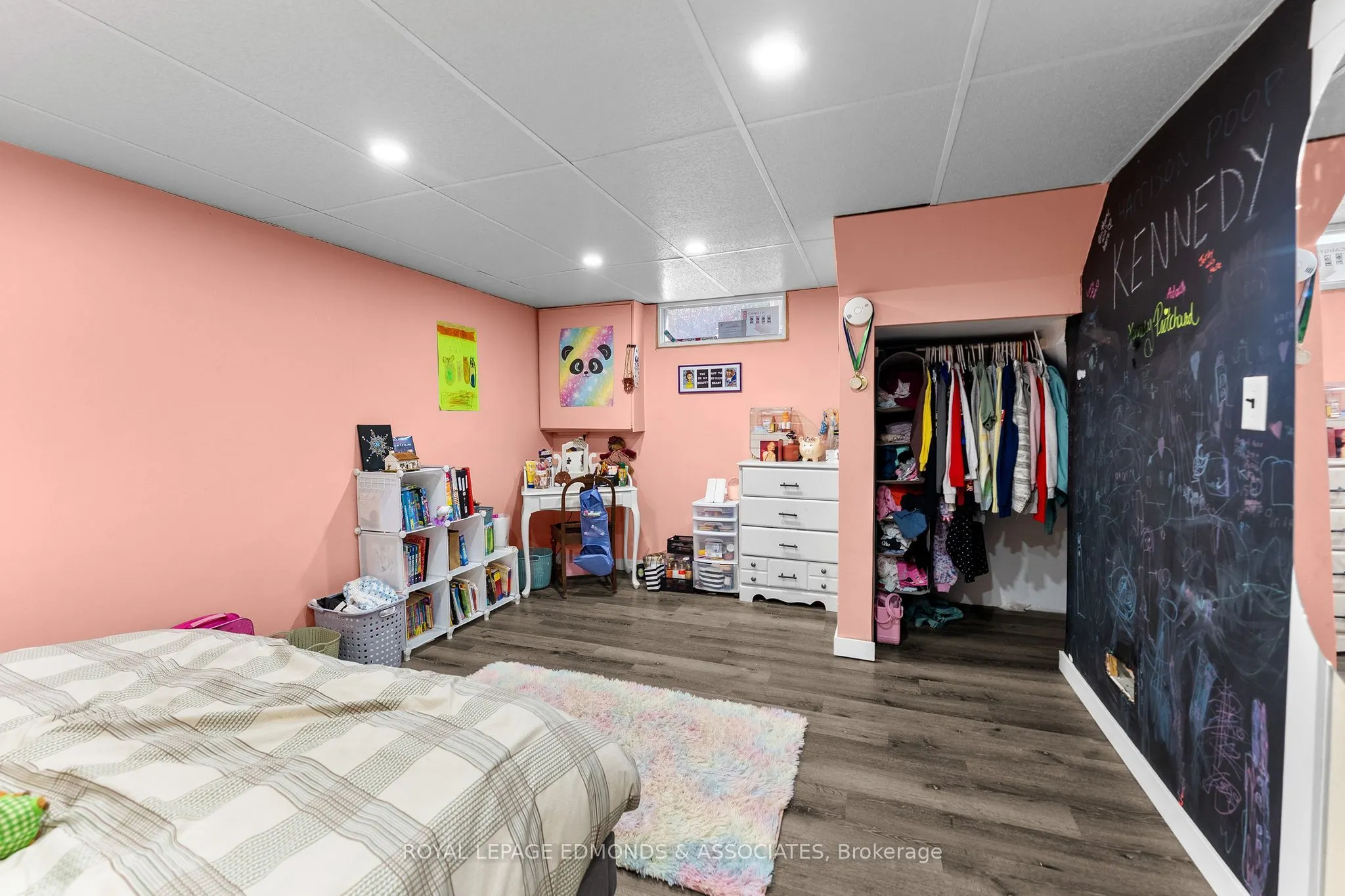 10 Sunset Crescent