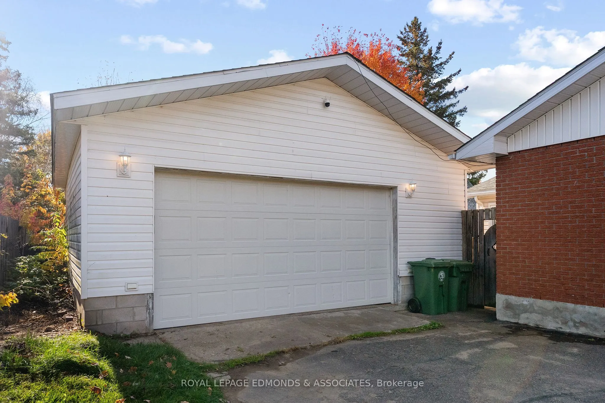10 Sunset Crescent