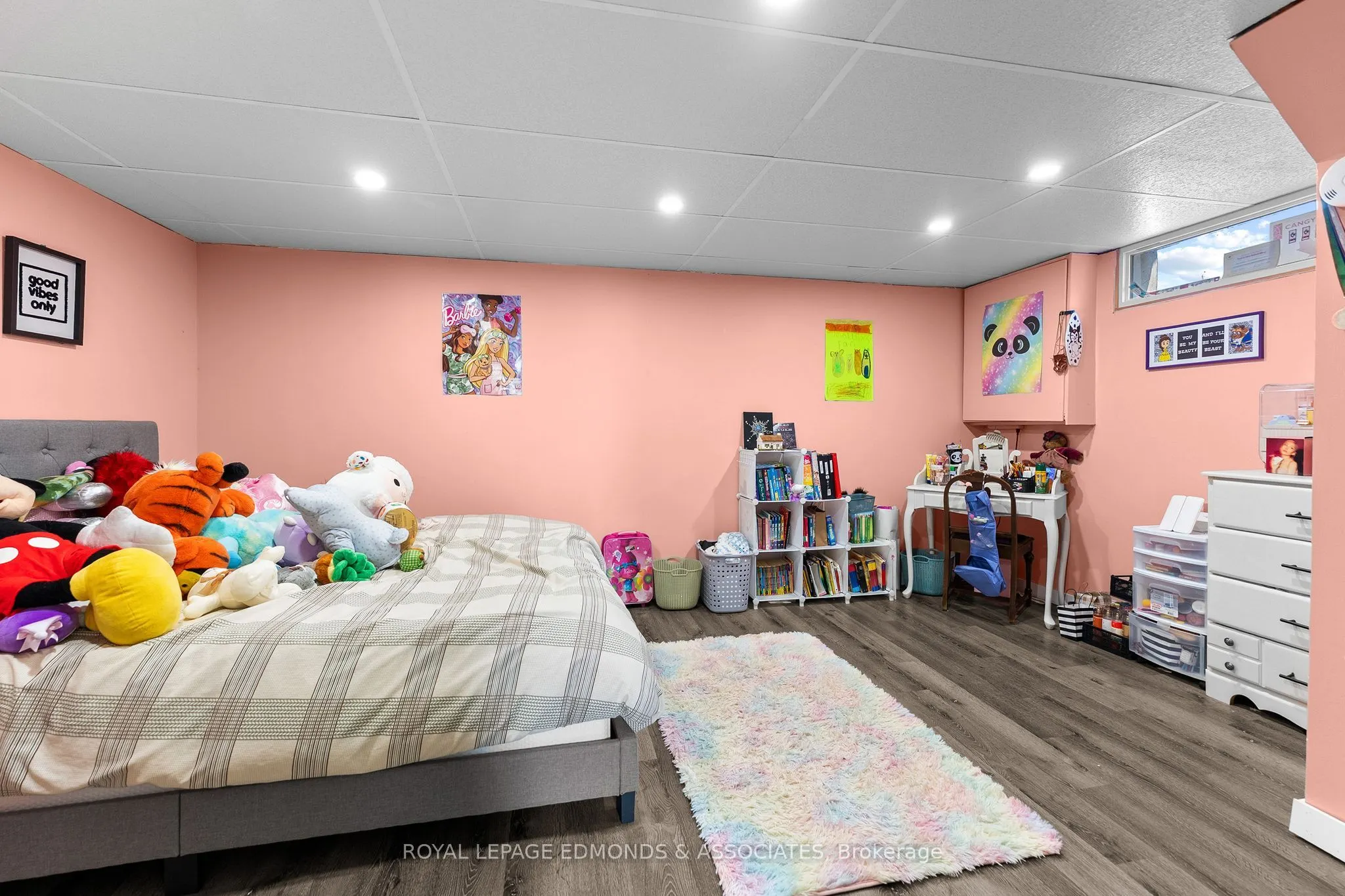 10 Sunset Crescent