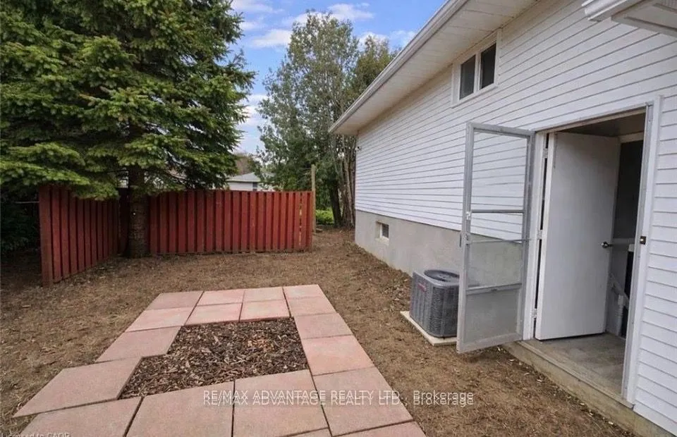 9 Camelot Crescent