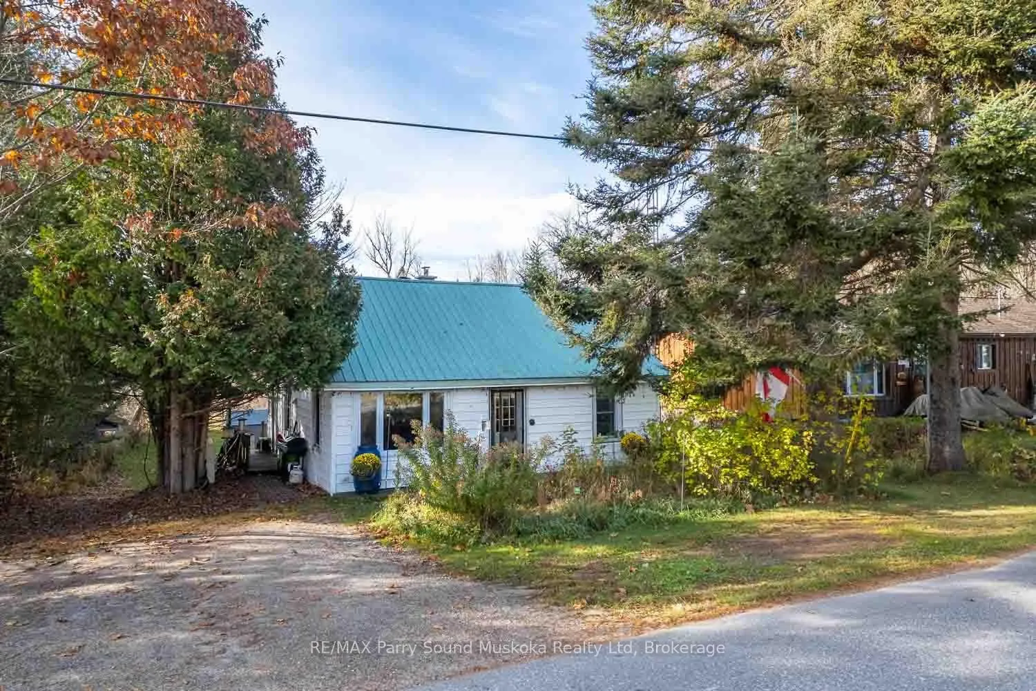 27 Ahmic St Street W