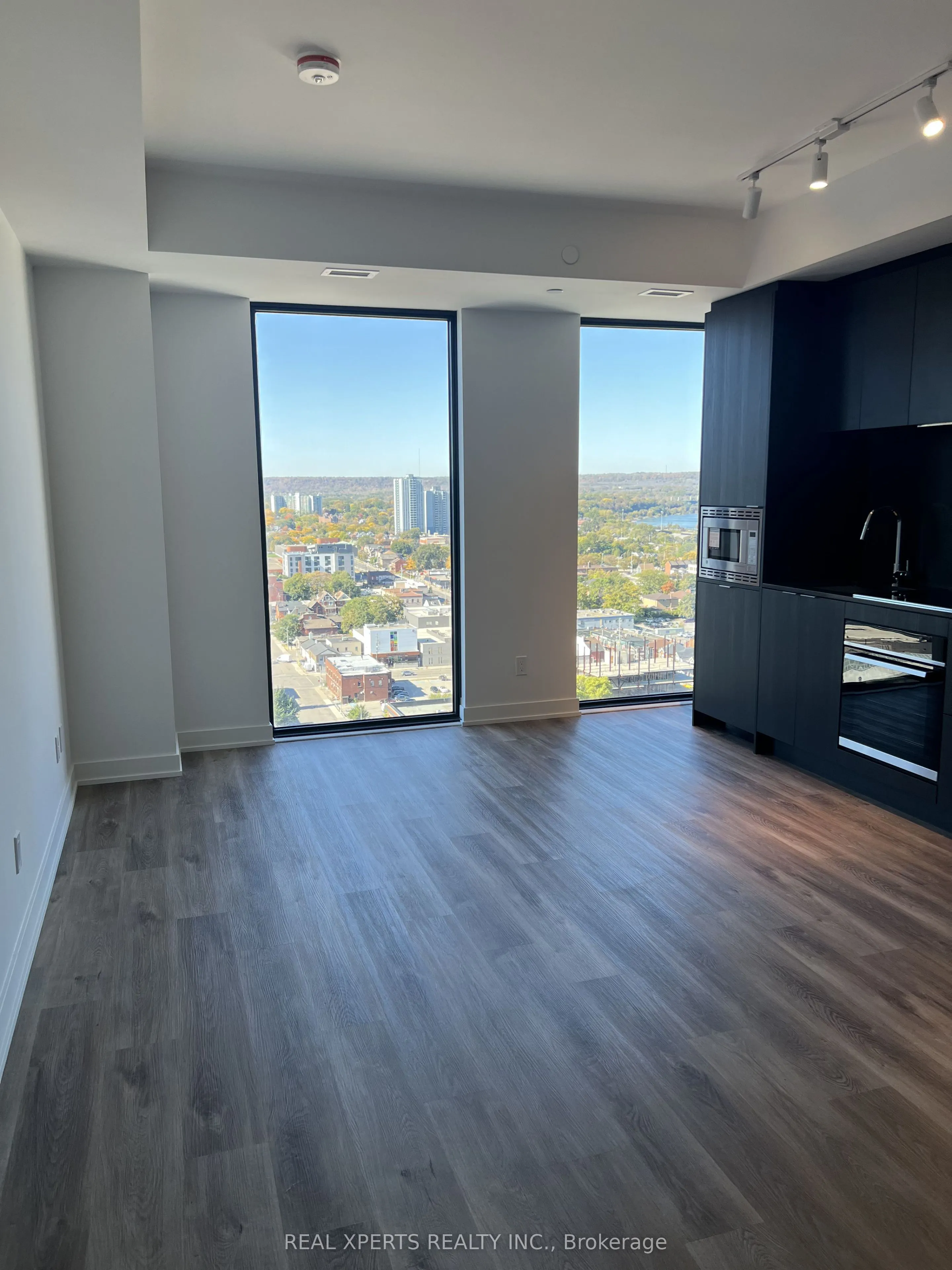 91 John Street N #2107
