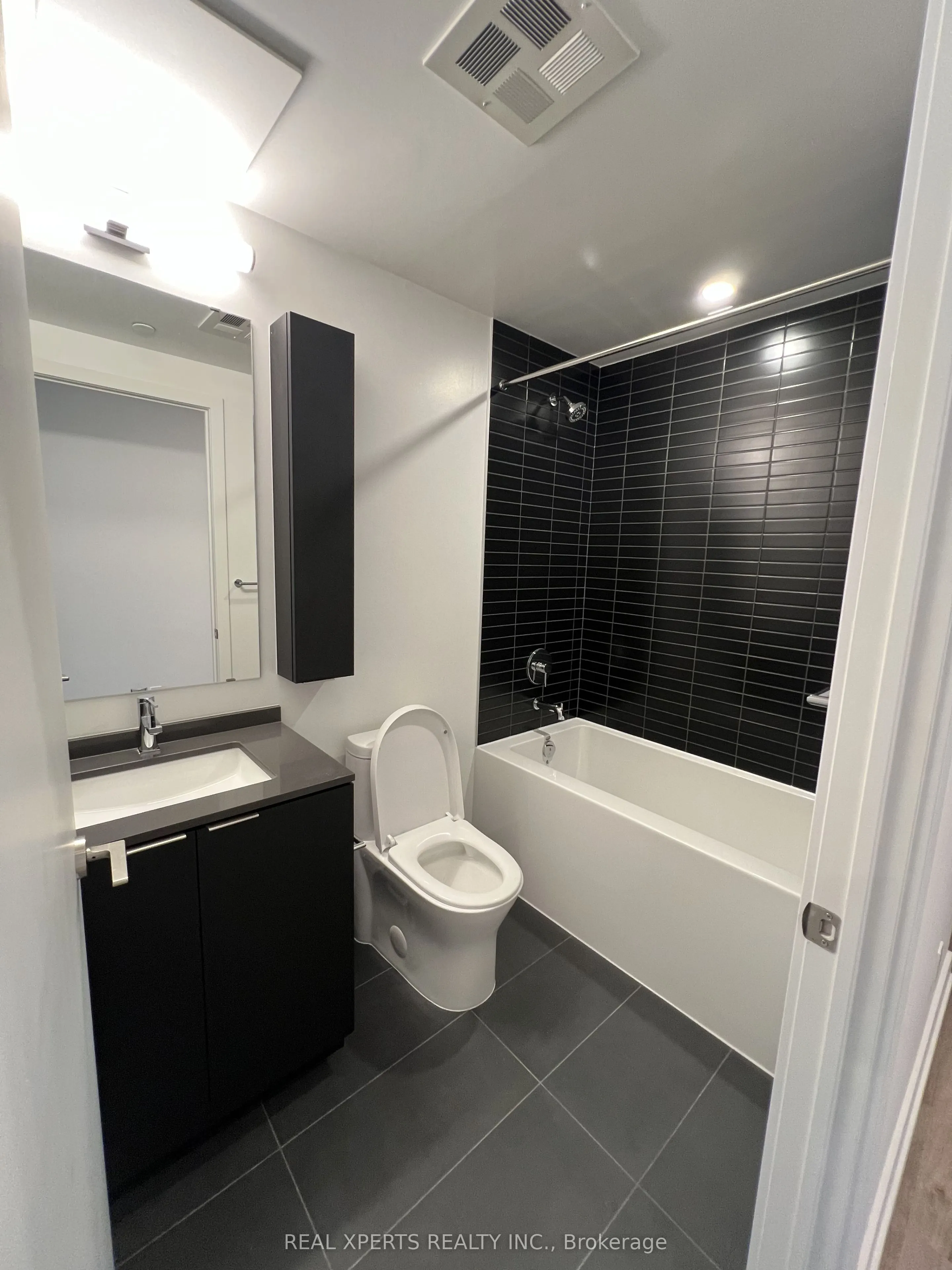 91 John Street N #2107
