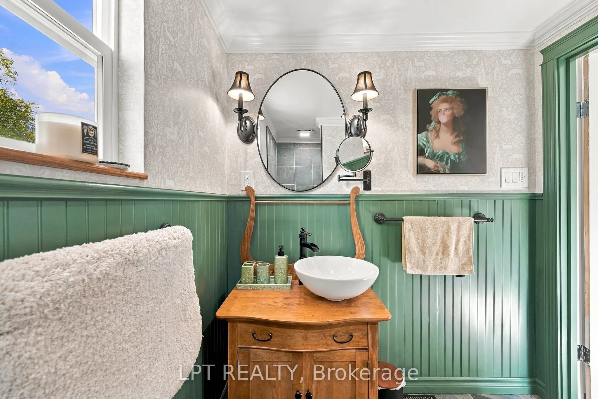 151 Parkhill Main Street