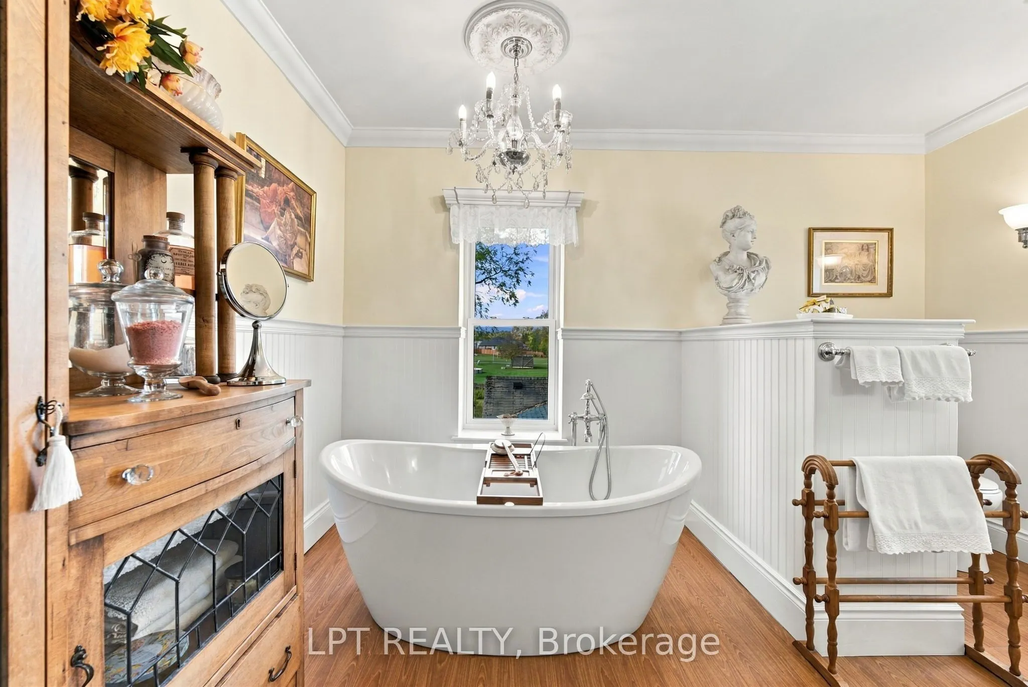 151 Parkhill Main Street