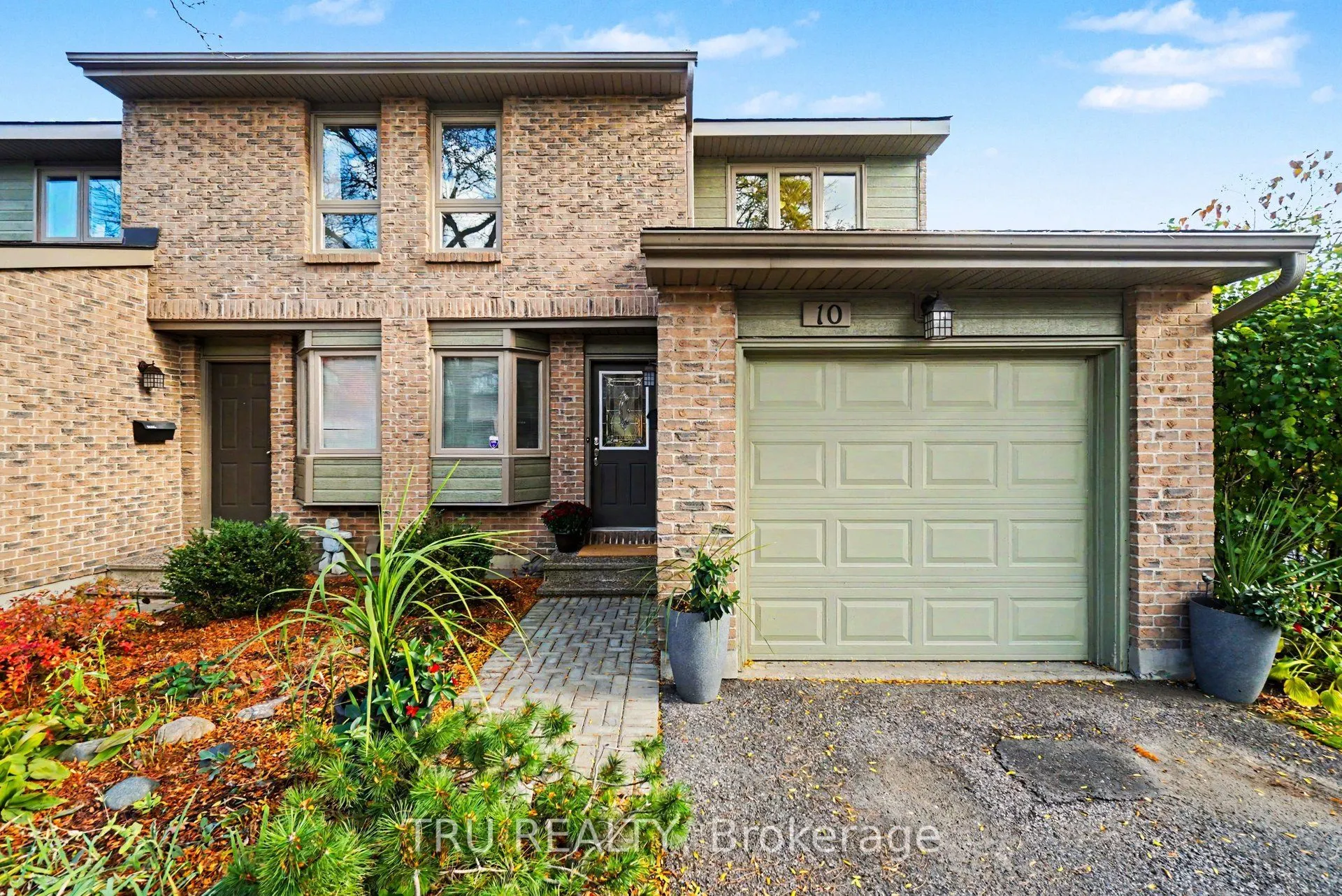 710 Coronation Avenue #10