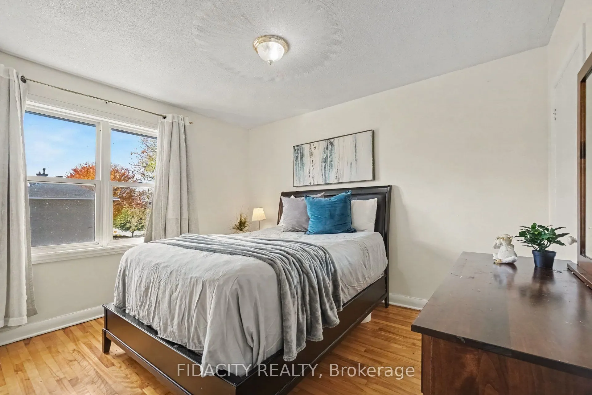1047 Hollington Street