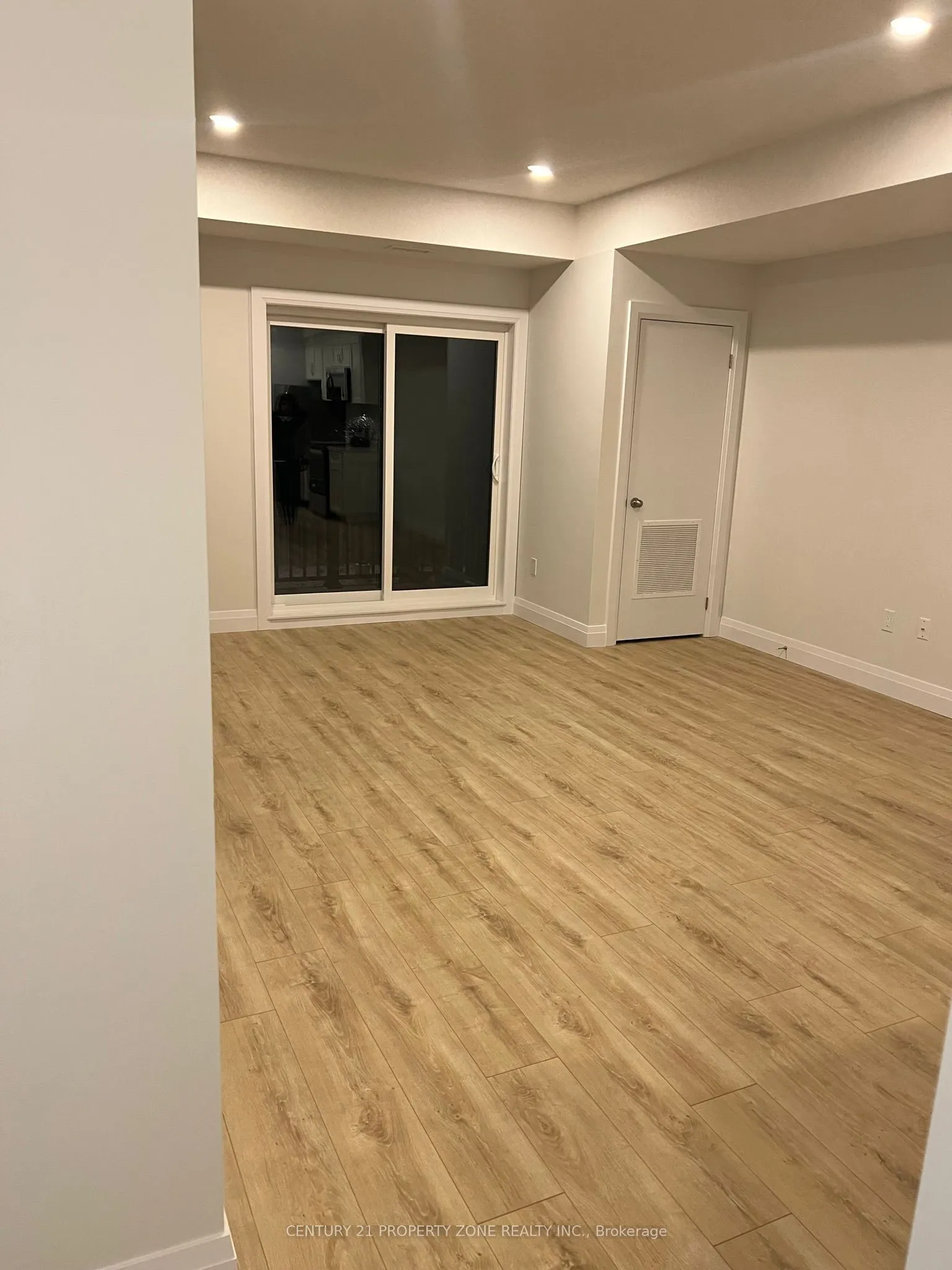 600 Victoria Street S #19