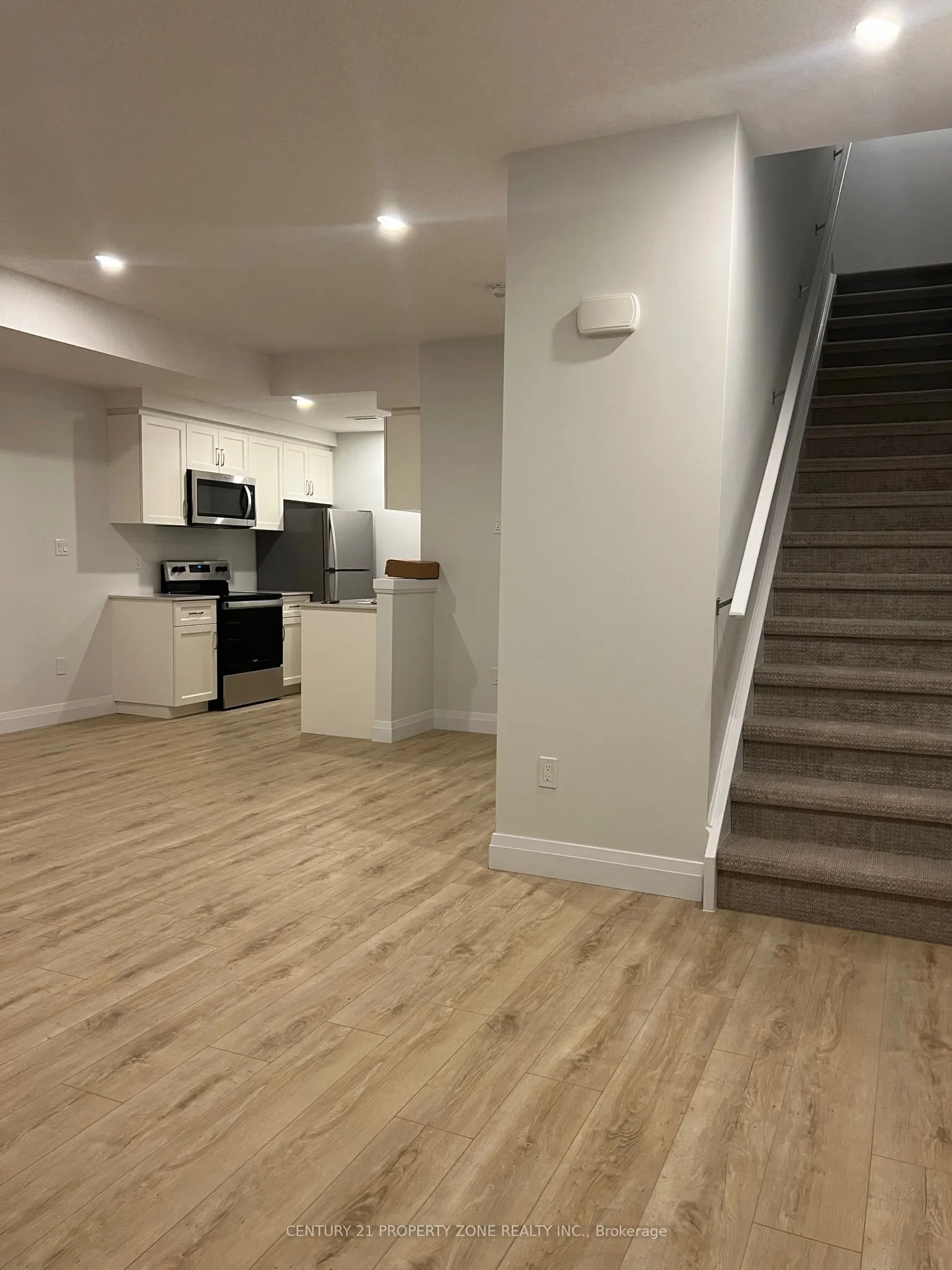 600 Victoria Street S #19