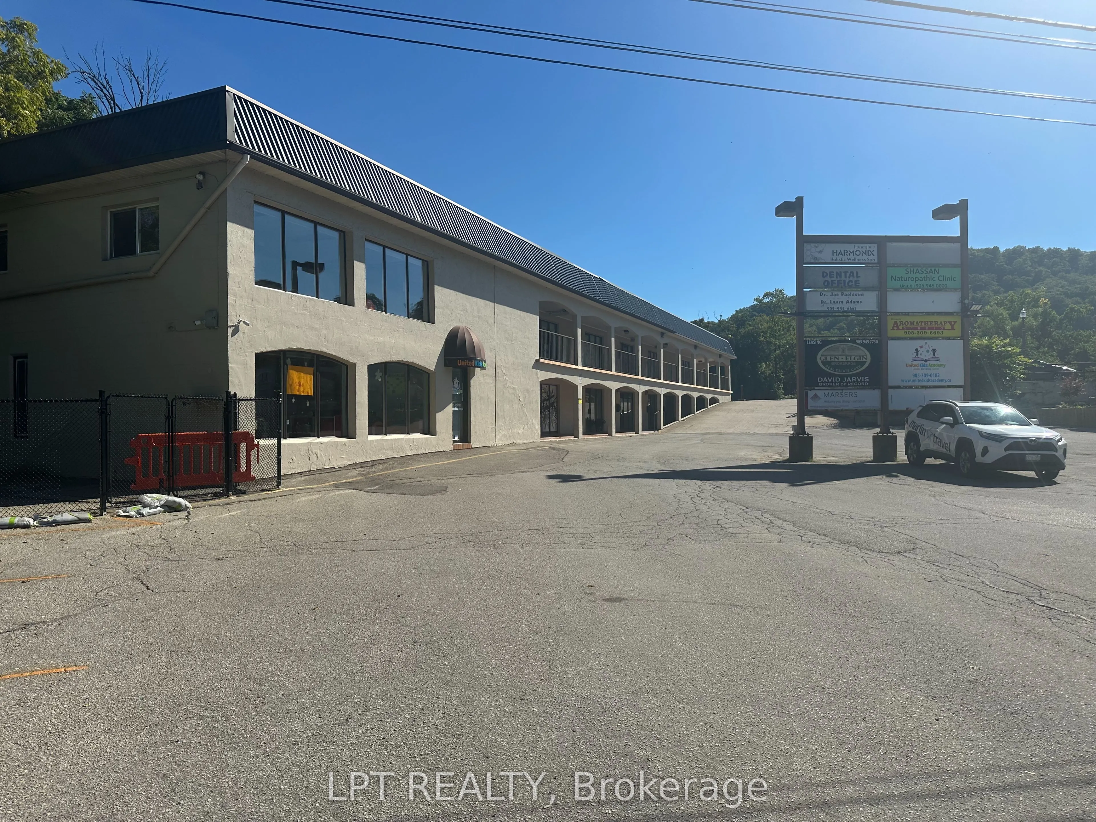 76 Main Street W #13-14