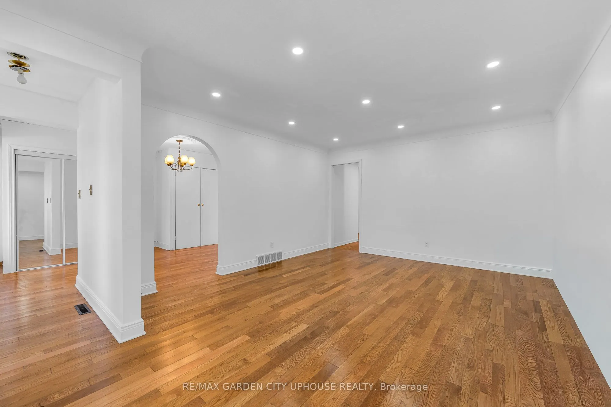 3083 PORTAGE Road #MAIN FLOOR