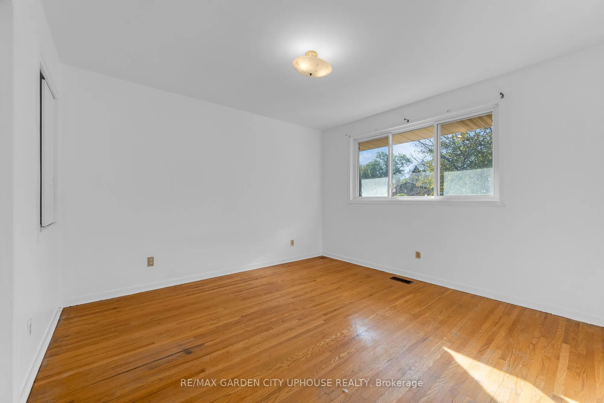 3083 PORTAGE Road #MAIN FLOOR