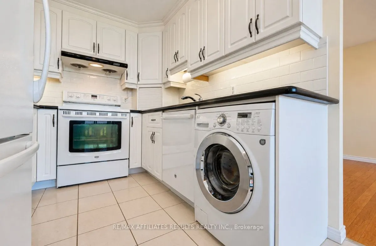 415 Greenview Avenue #408