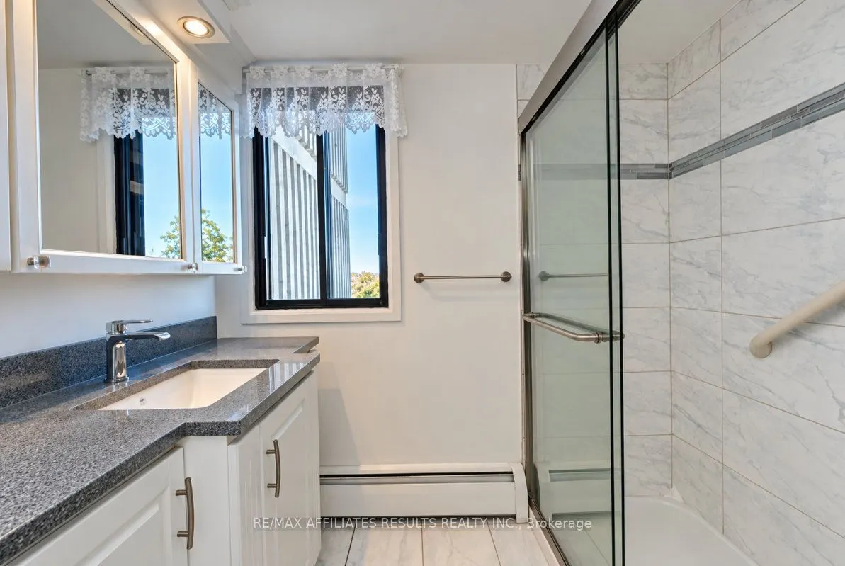 415 Greenview Avenue #408