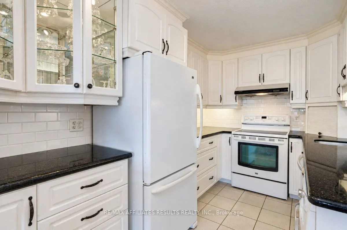 415 Greenview Avenue #408