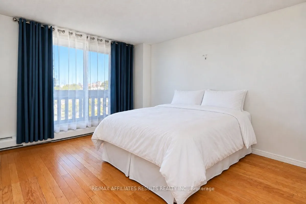 415 Greenview Avenue #408